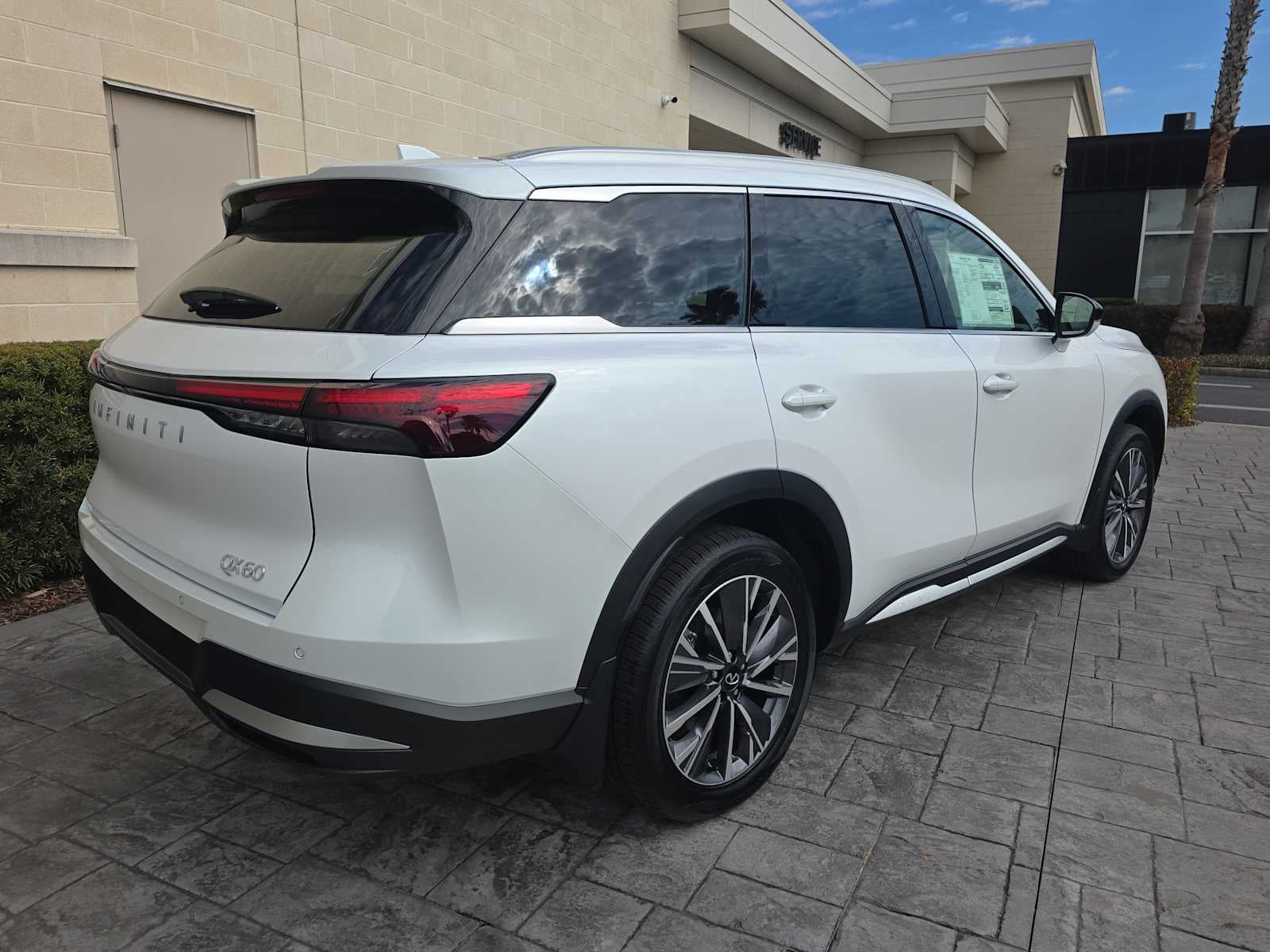 2026 INFINITI QX60 LUXE