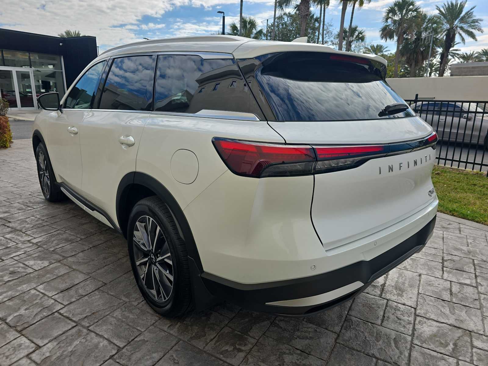 2026 INFINITI QX60 LUXE