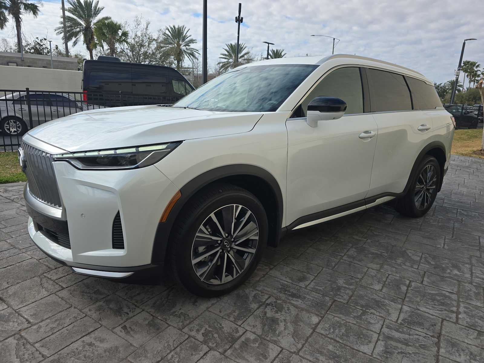 2026 INFINITI QX60 LUXE