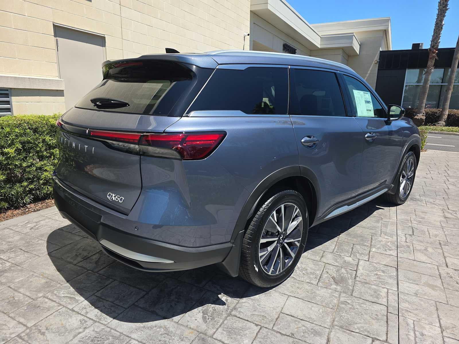 2026 INFINITI QX60 LUXE