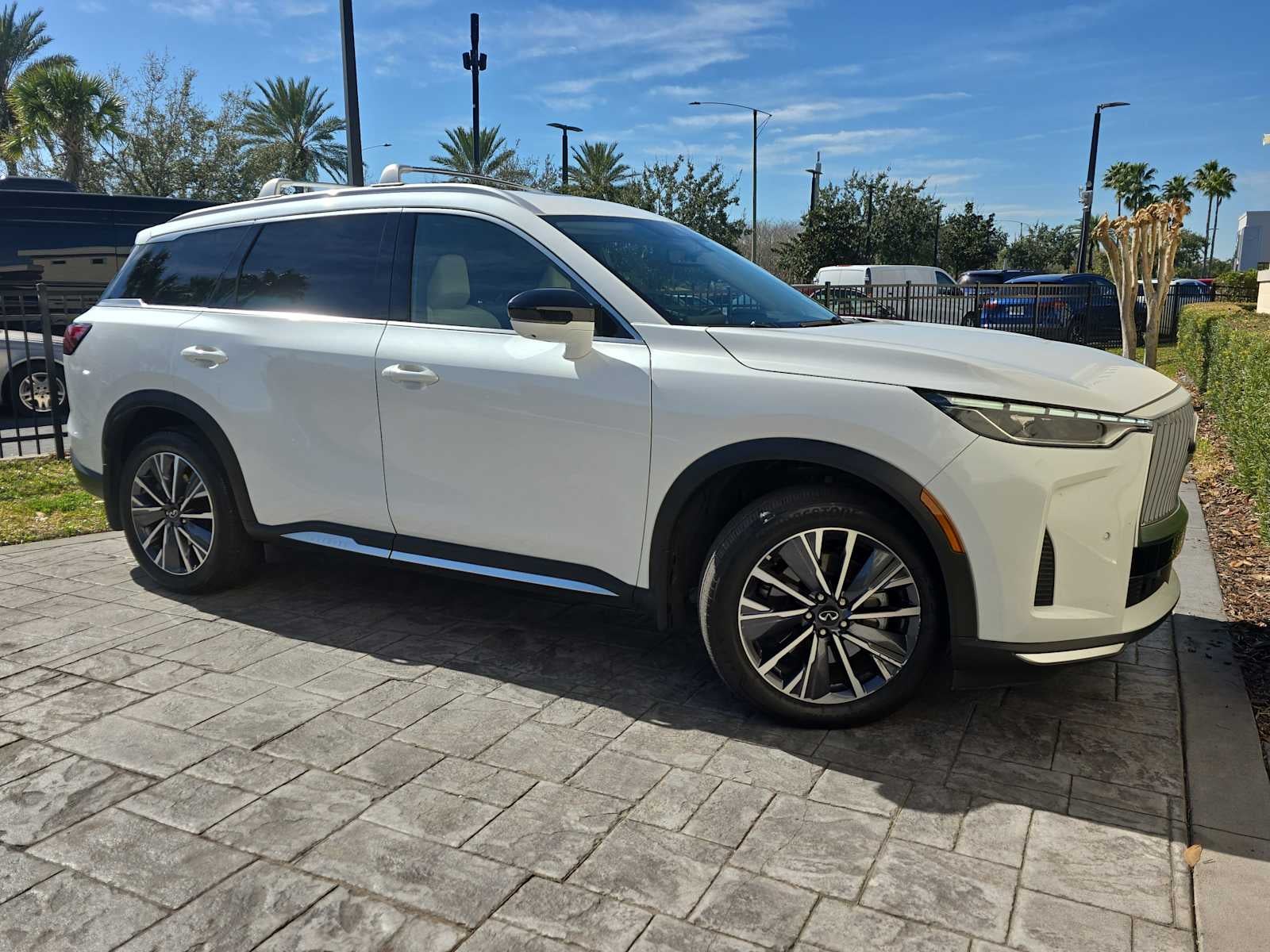 2026 INFINITI QX60 LUXE