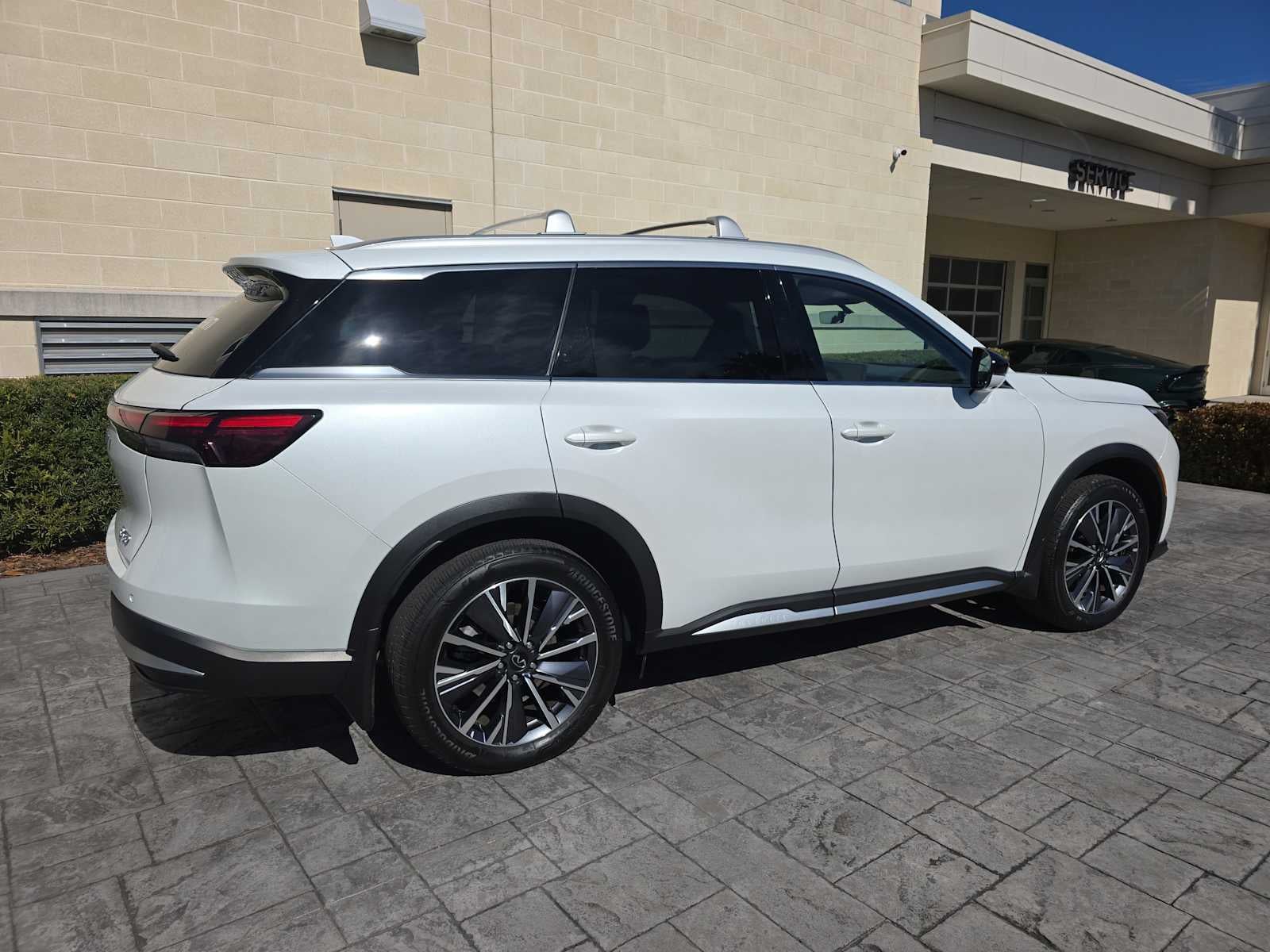 2026 INFINITI QX60 LUXE