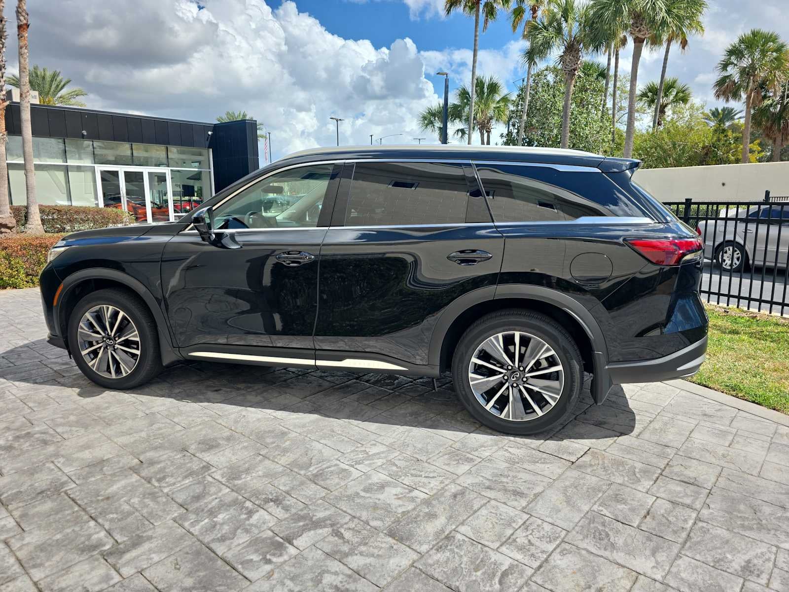 2026 INFINITI QX60 LUXE