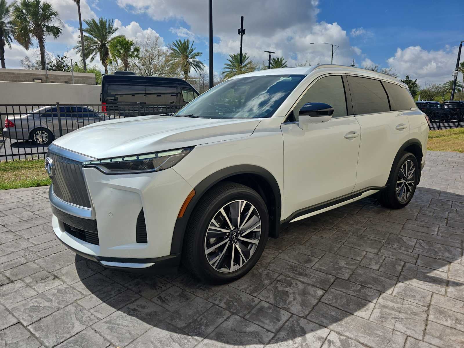 2026 INFINITI QX60 LUXE