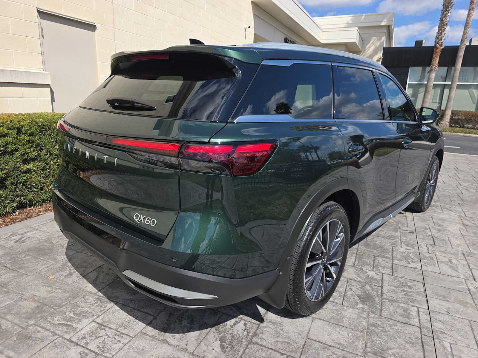2026 INFINITI QX60 LUXE