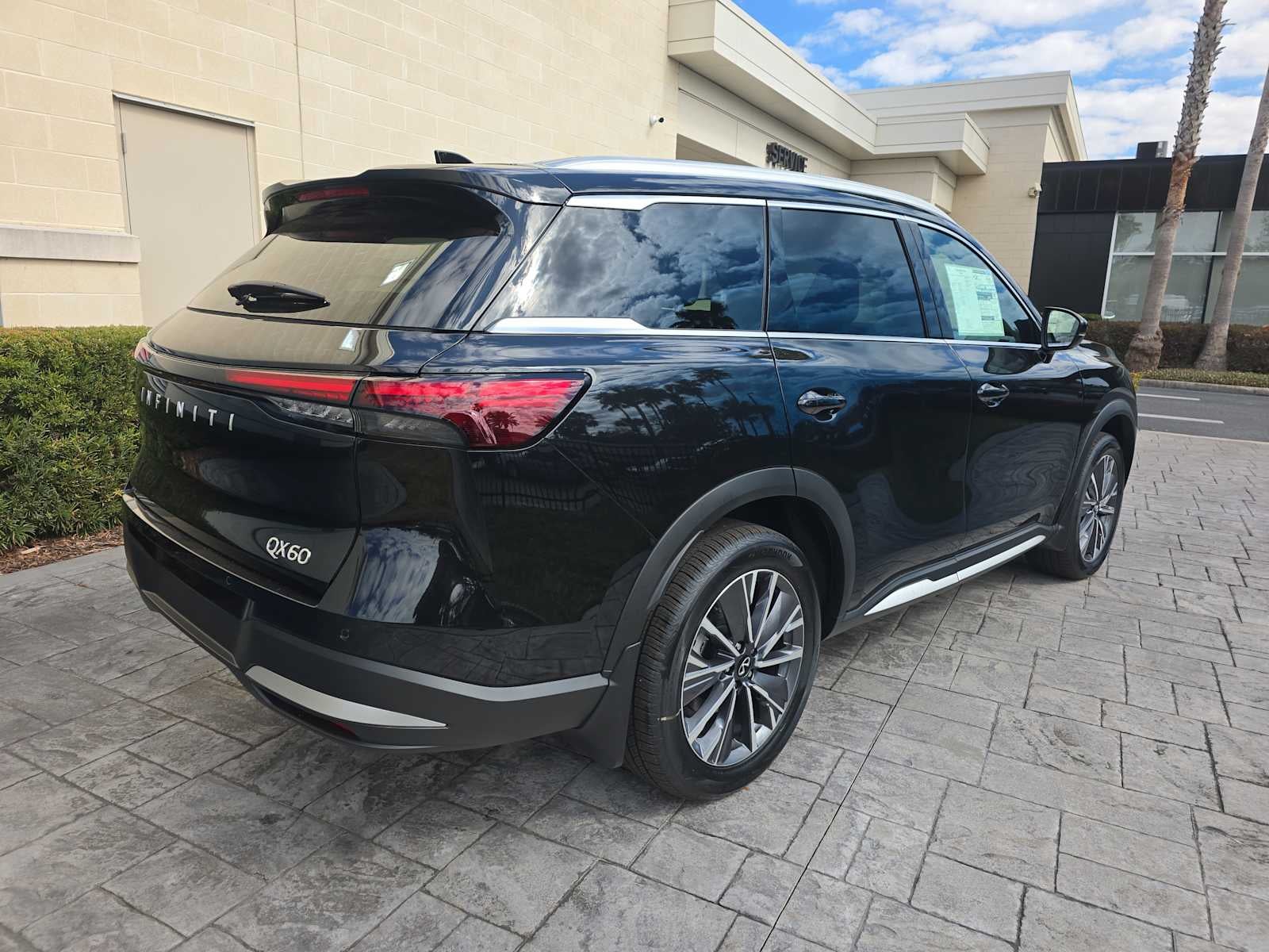 2026 INFINITI QX60 LUXE
