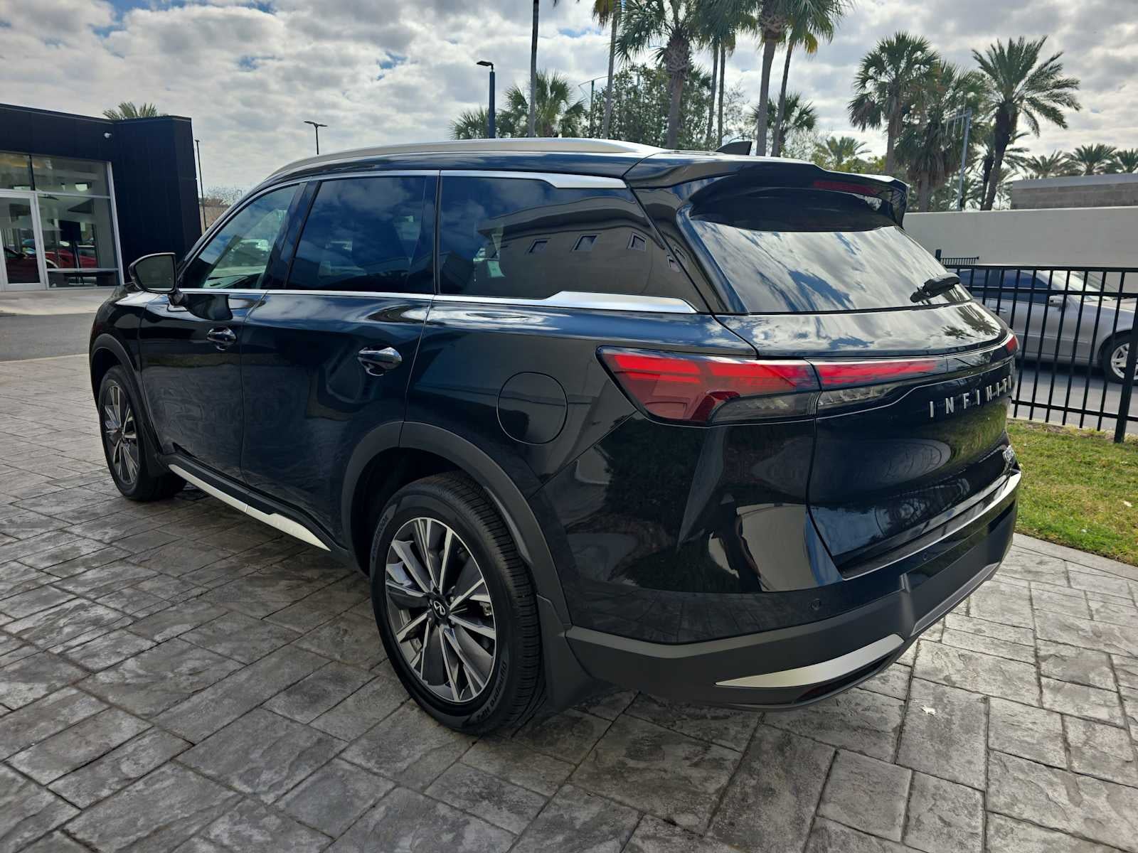 2026 INFINITI QX60 LUXE