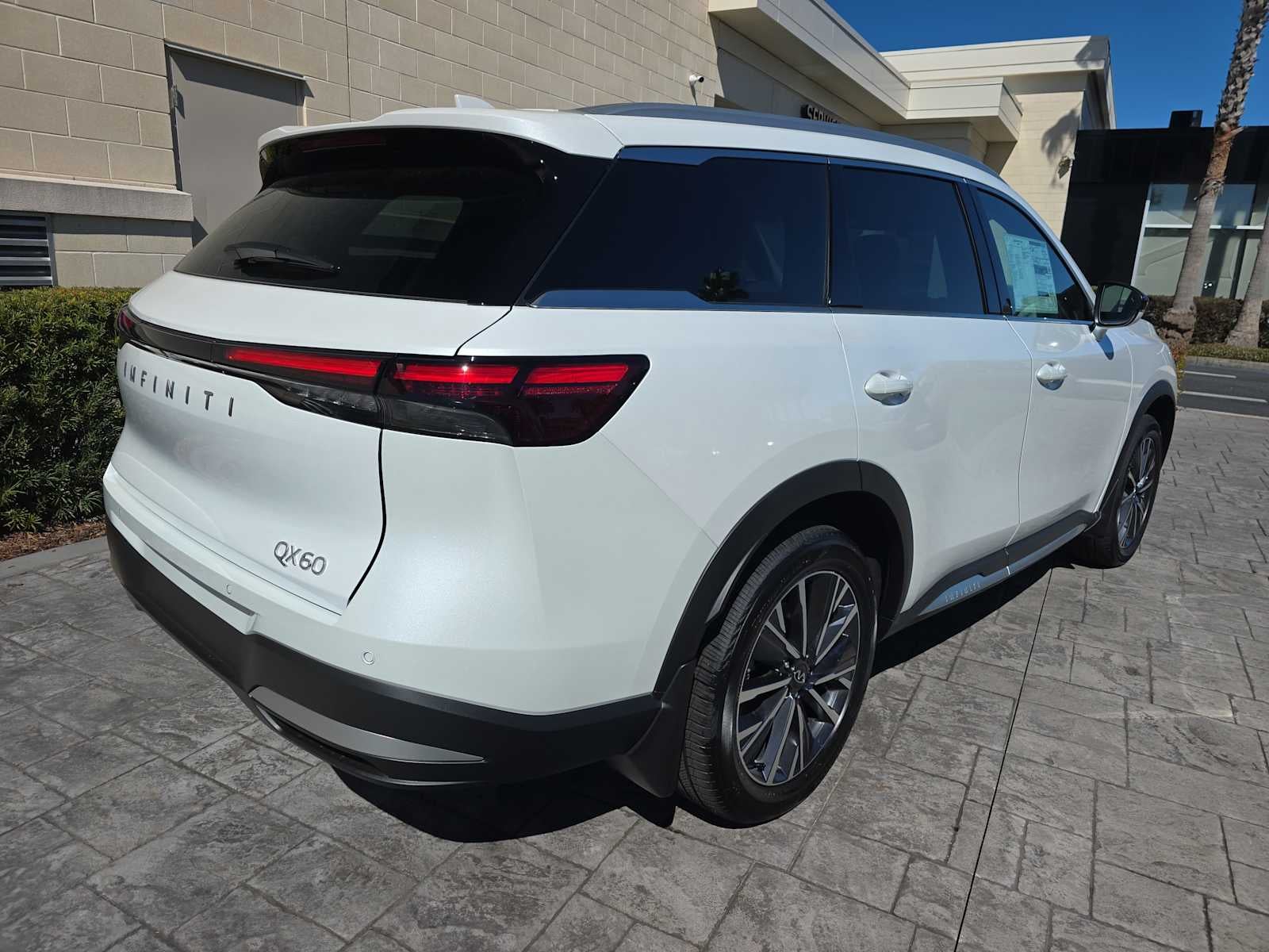 2026 INFINITI QX60 LUXE