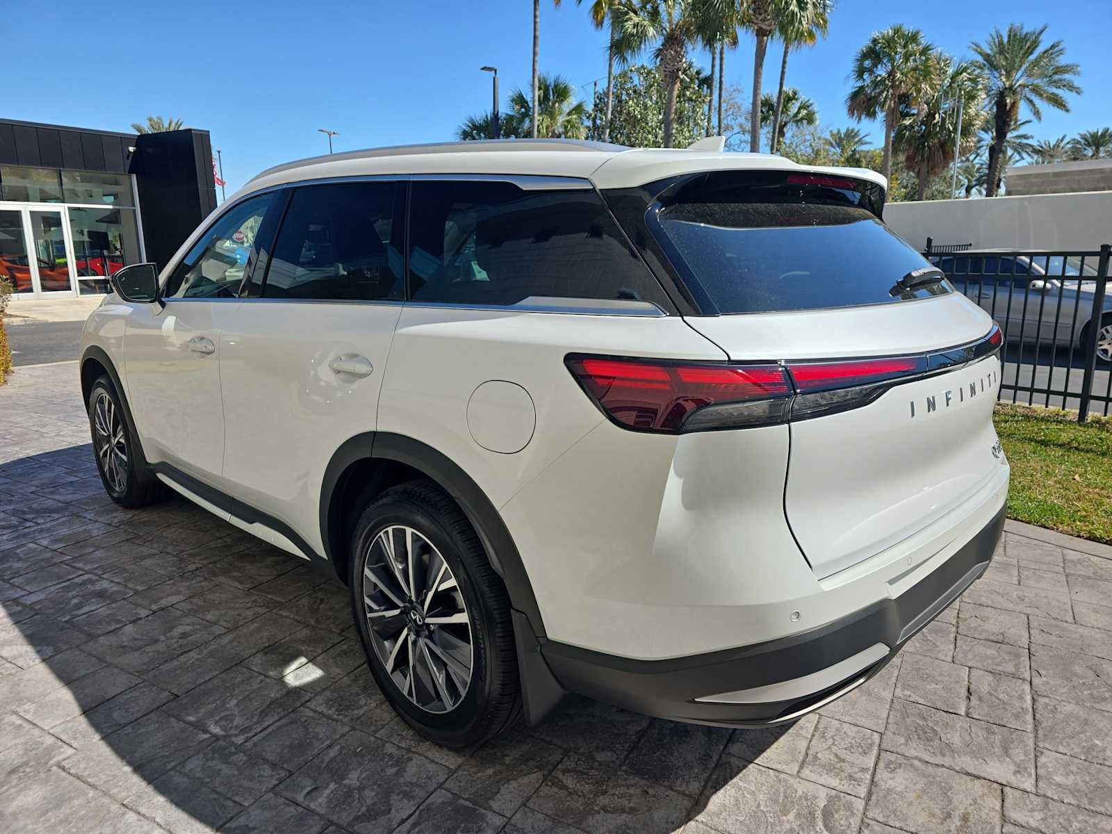 2026 INFINITI QX60 LUXE