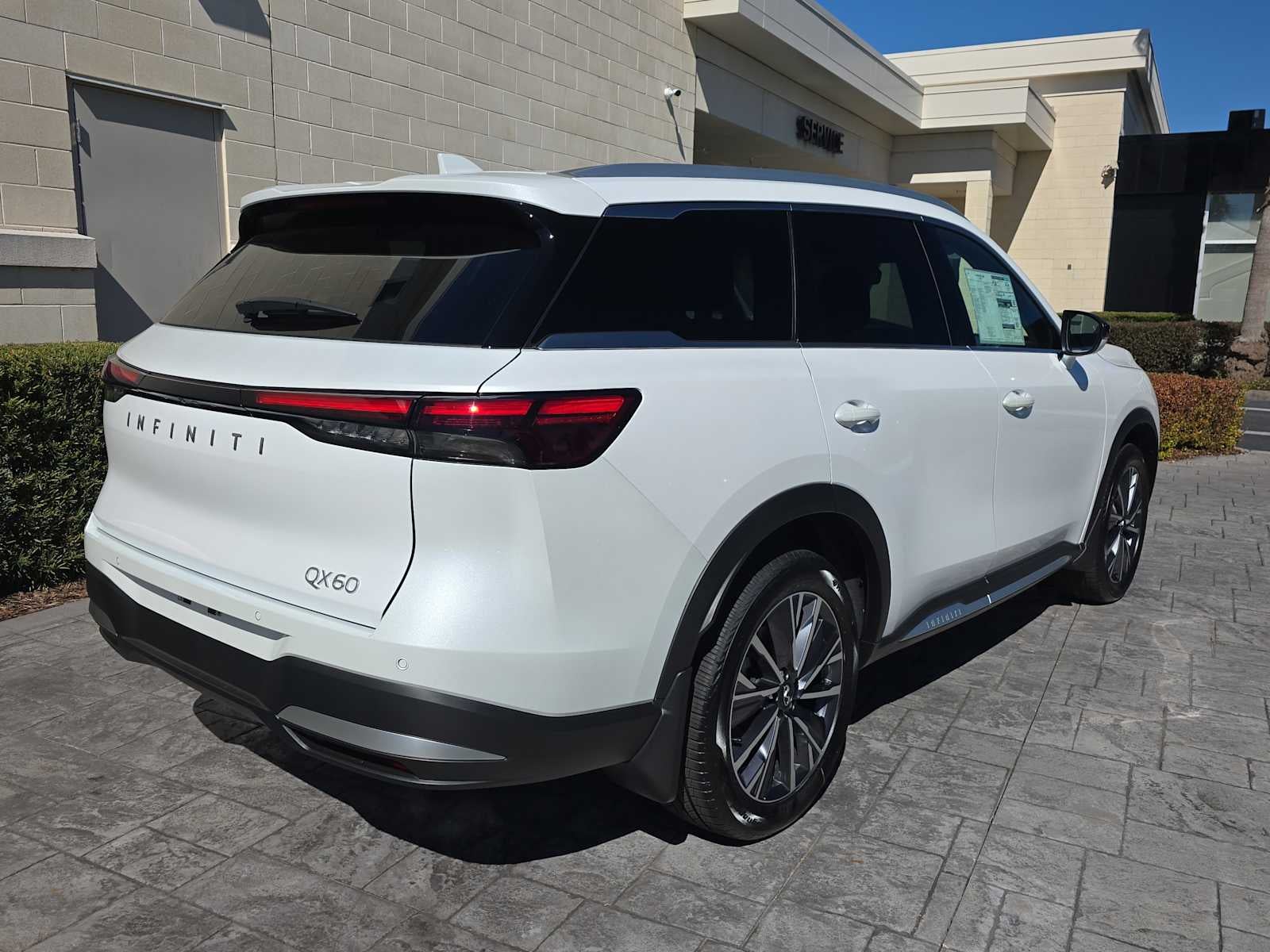 2026 INFINITI QX60 LUXE