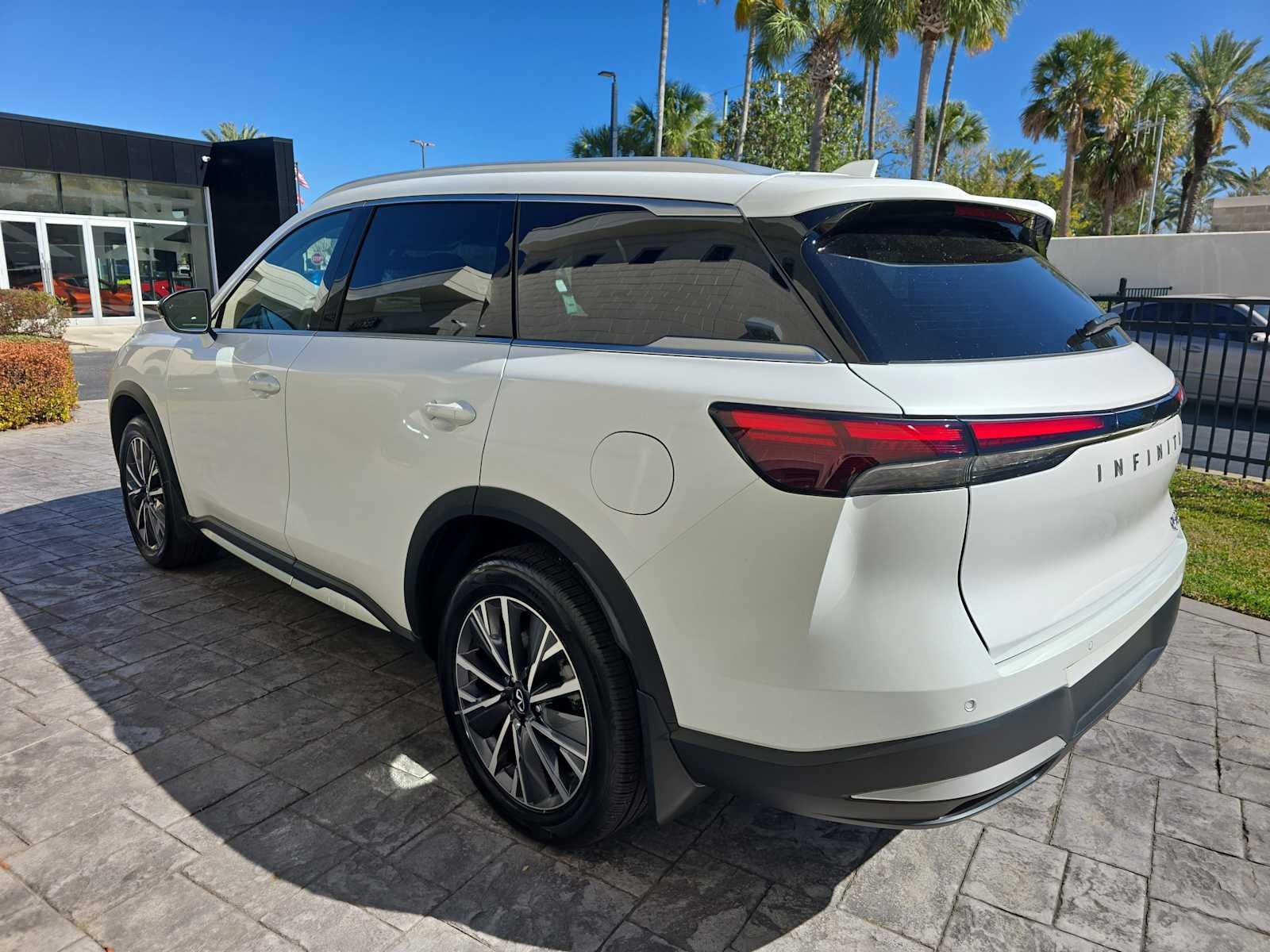 2026 INFINITI QX60 LUXE