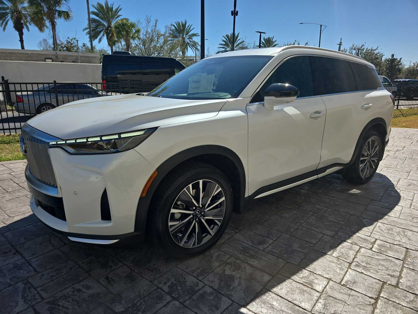 2026 INFINITI QX60 LUXE