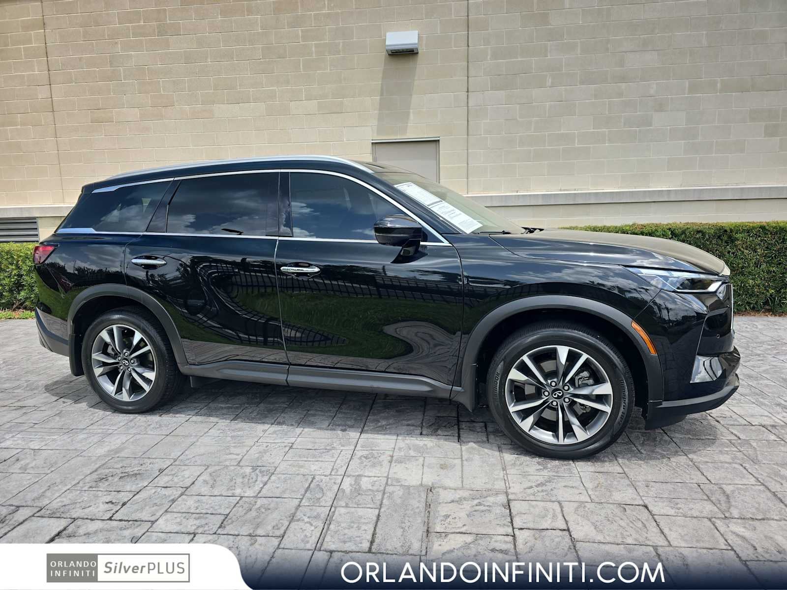 2025 INFINITI QX60 LUXE