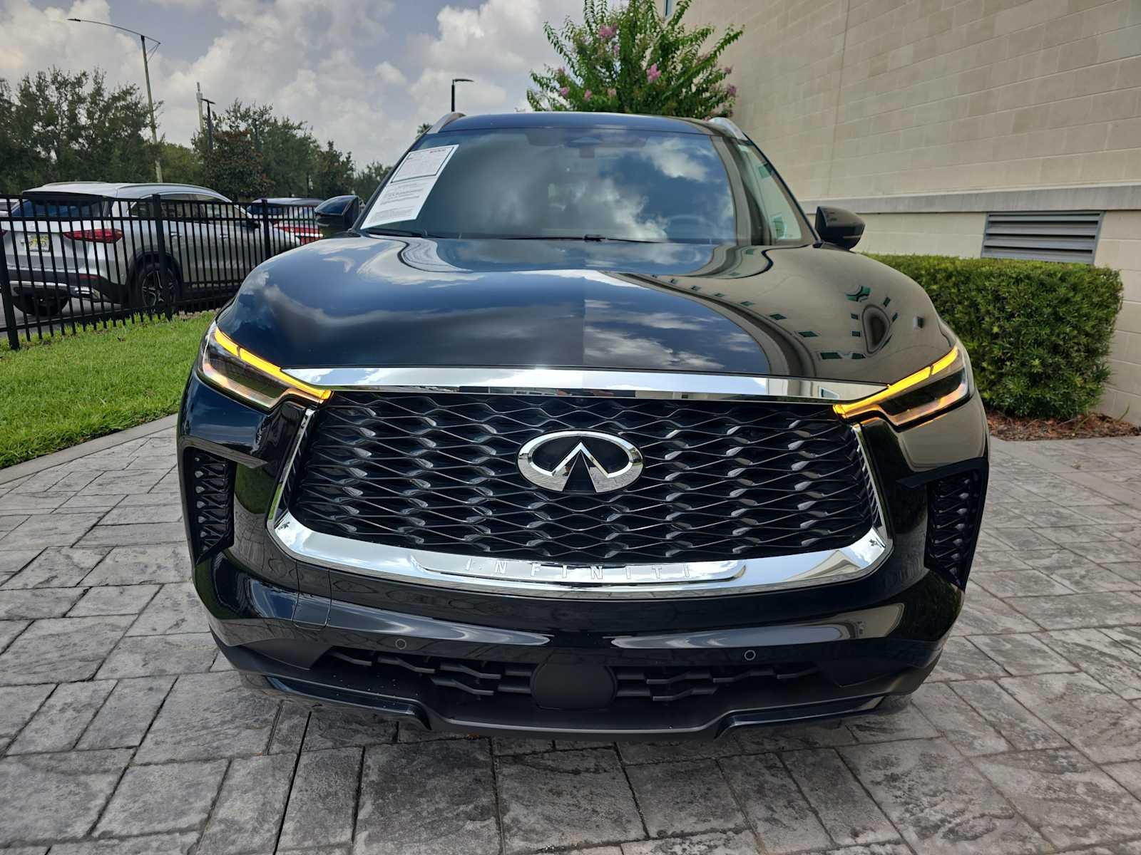 2025 INFINITI QX60 LUXE