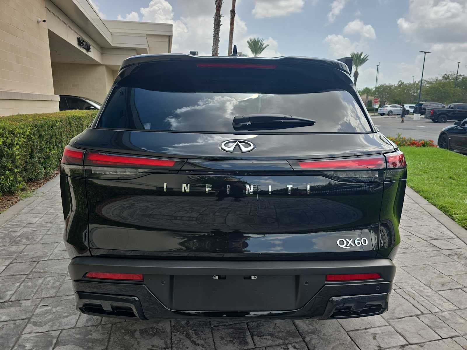 2025 INFINITI QX60 LUXE