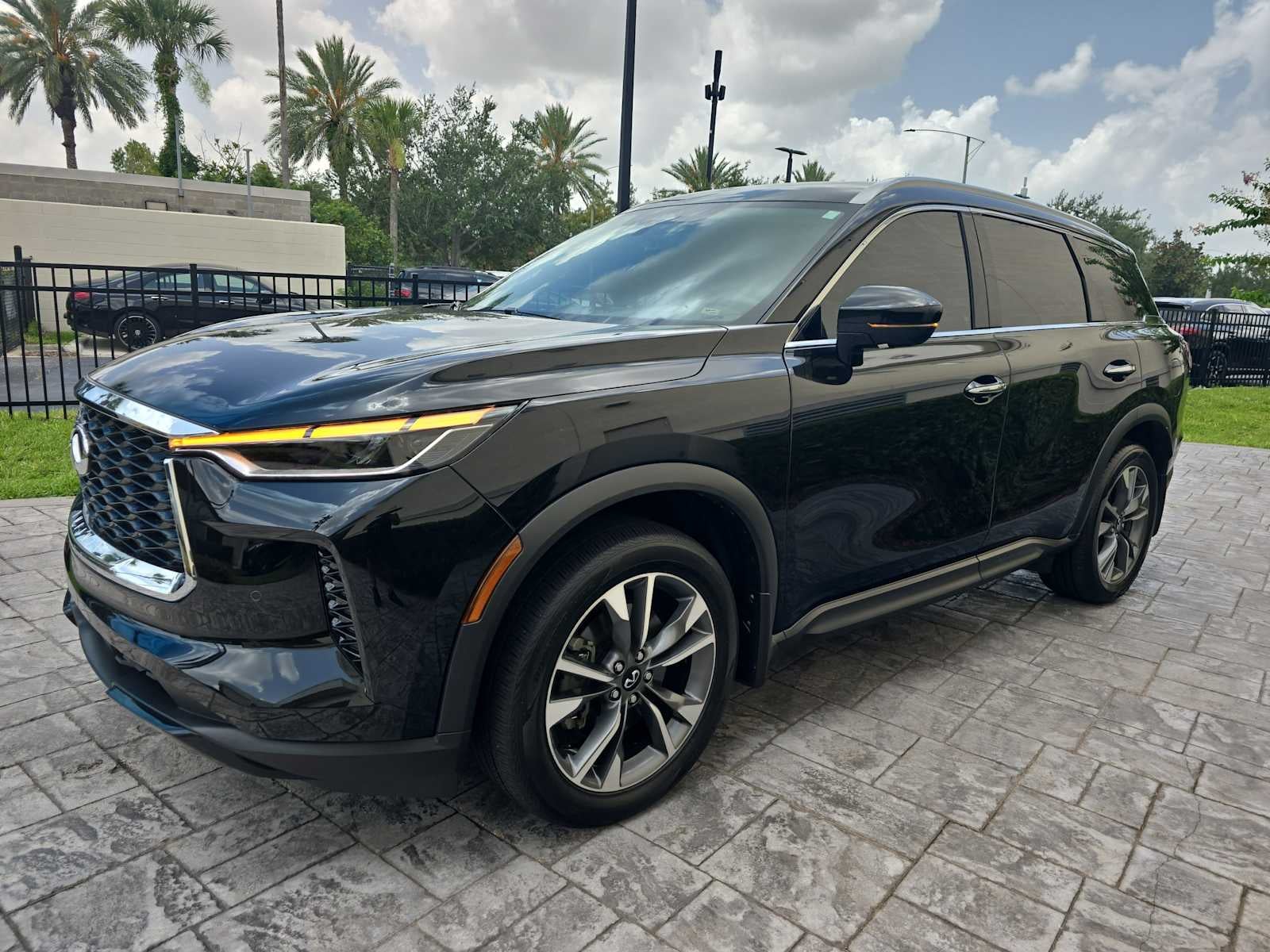 2025 INFINITI QX60 LUXE