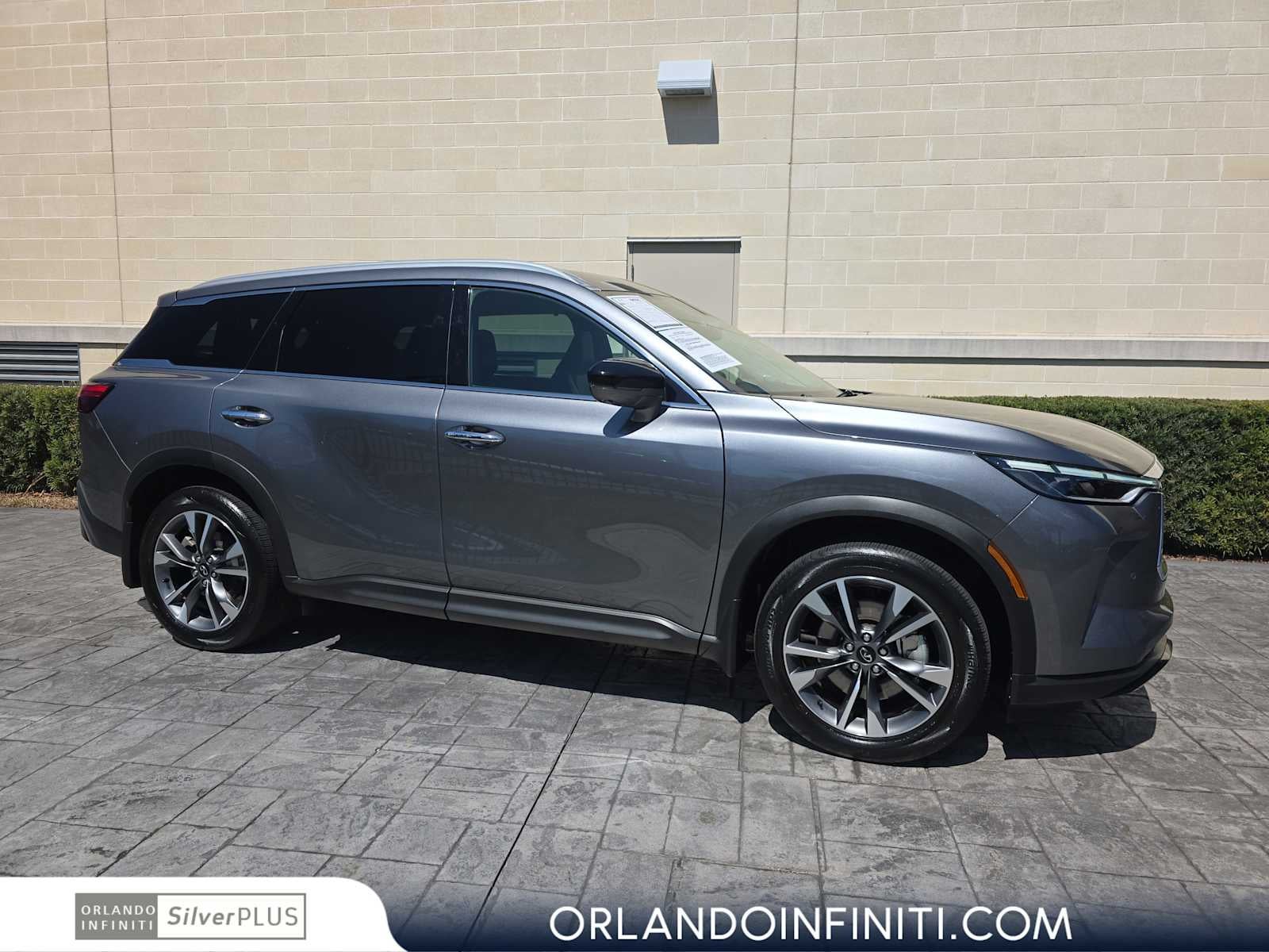 2025 INFINITI QX60 LUXE