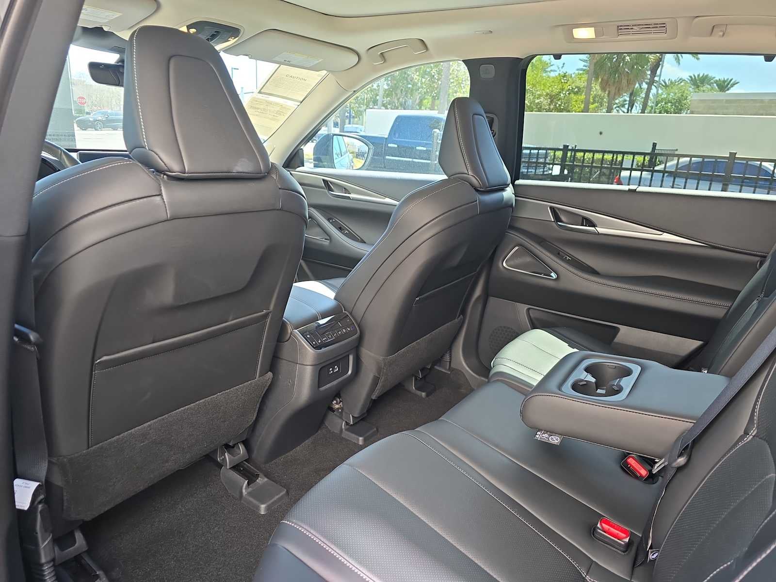 2025 INFINITI QX60 LUXE