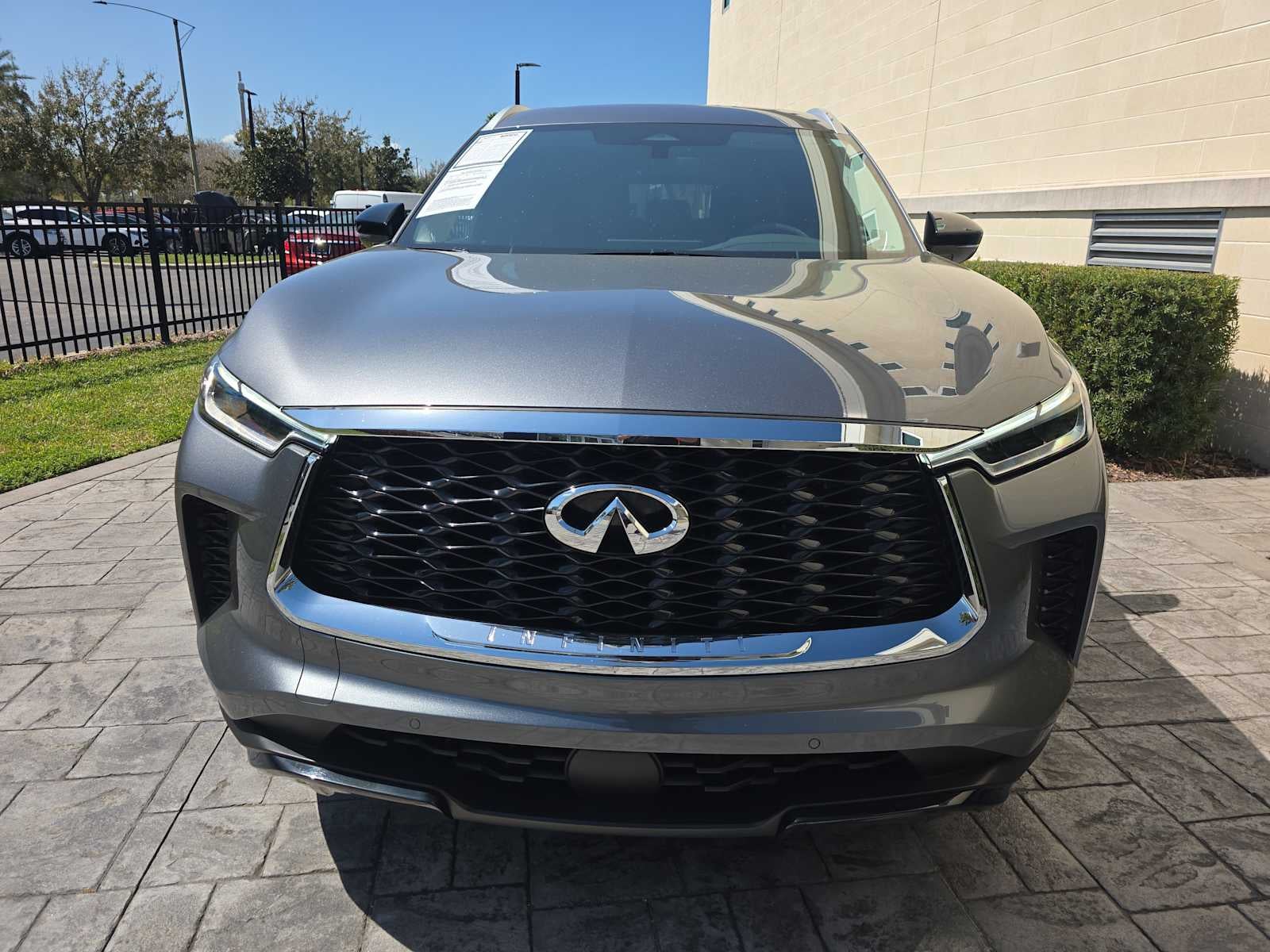 2025 INFINITI QX60 LUXE