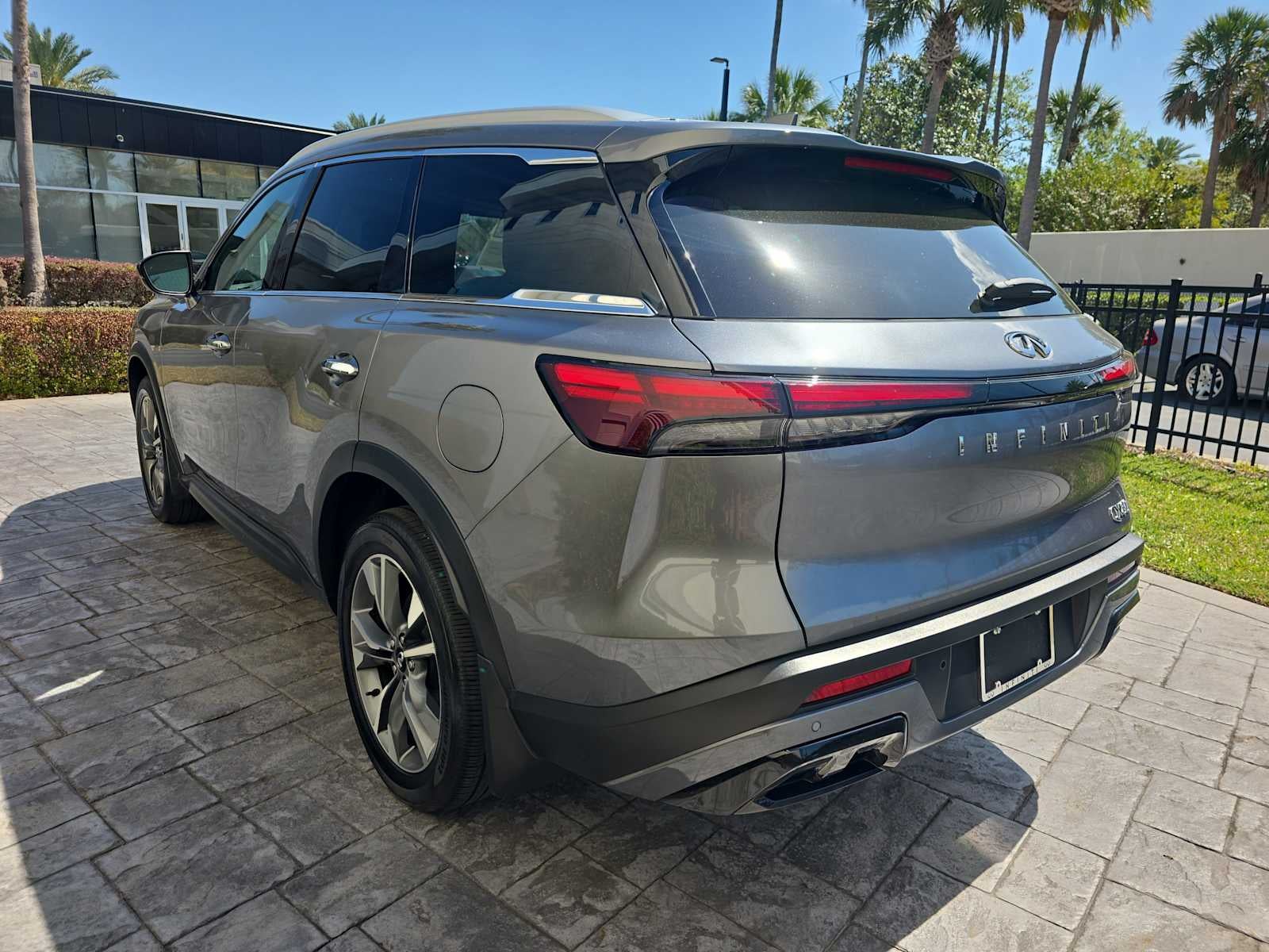 2025 INFINITI QX60 LUXE