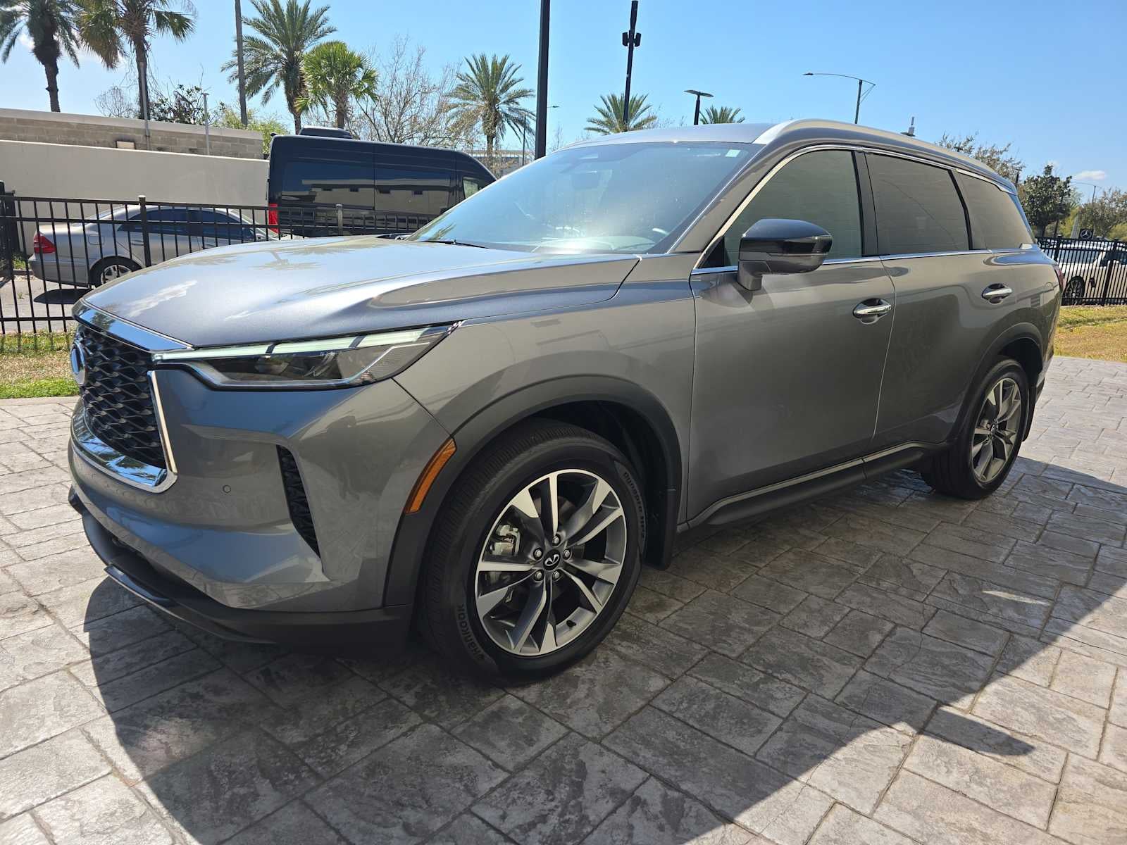 2025 INFINITI QX60 LUXE
