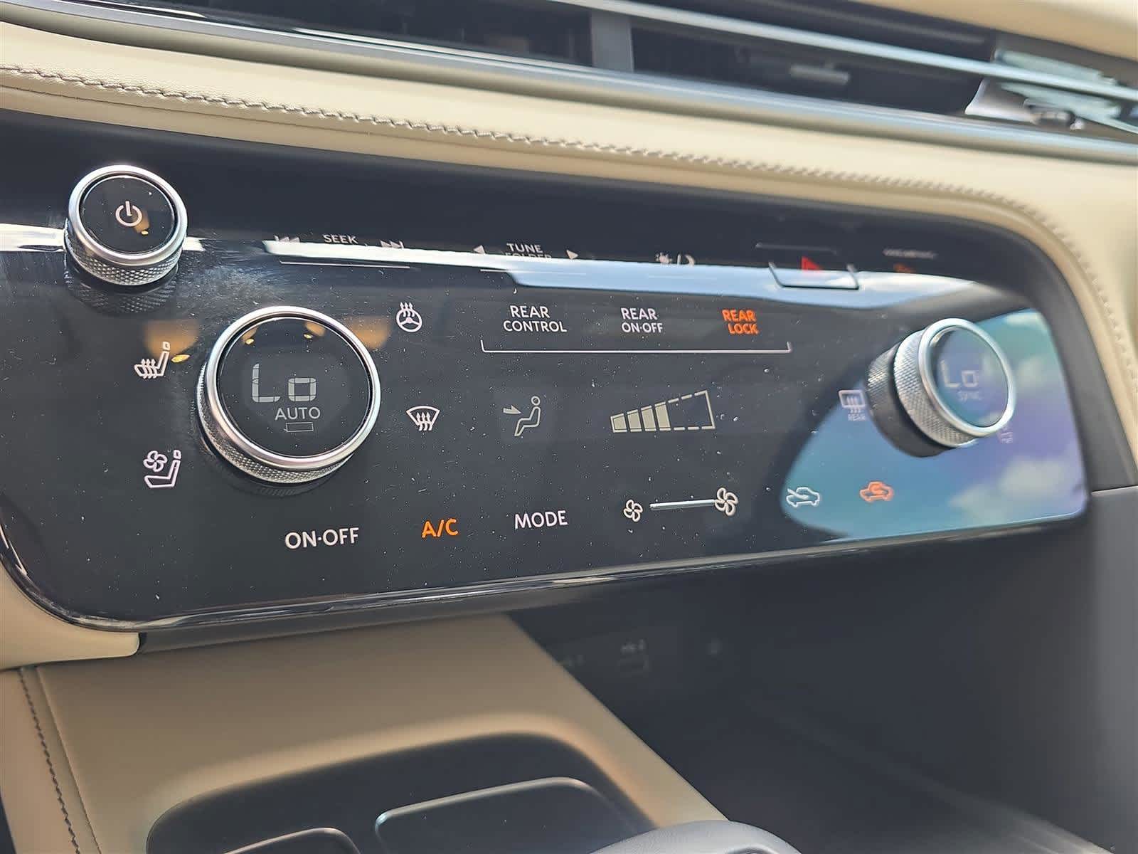 2025 INFINITI QX60 LUXE