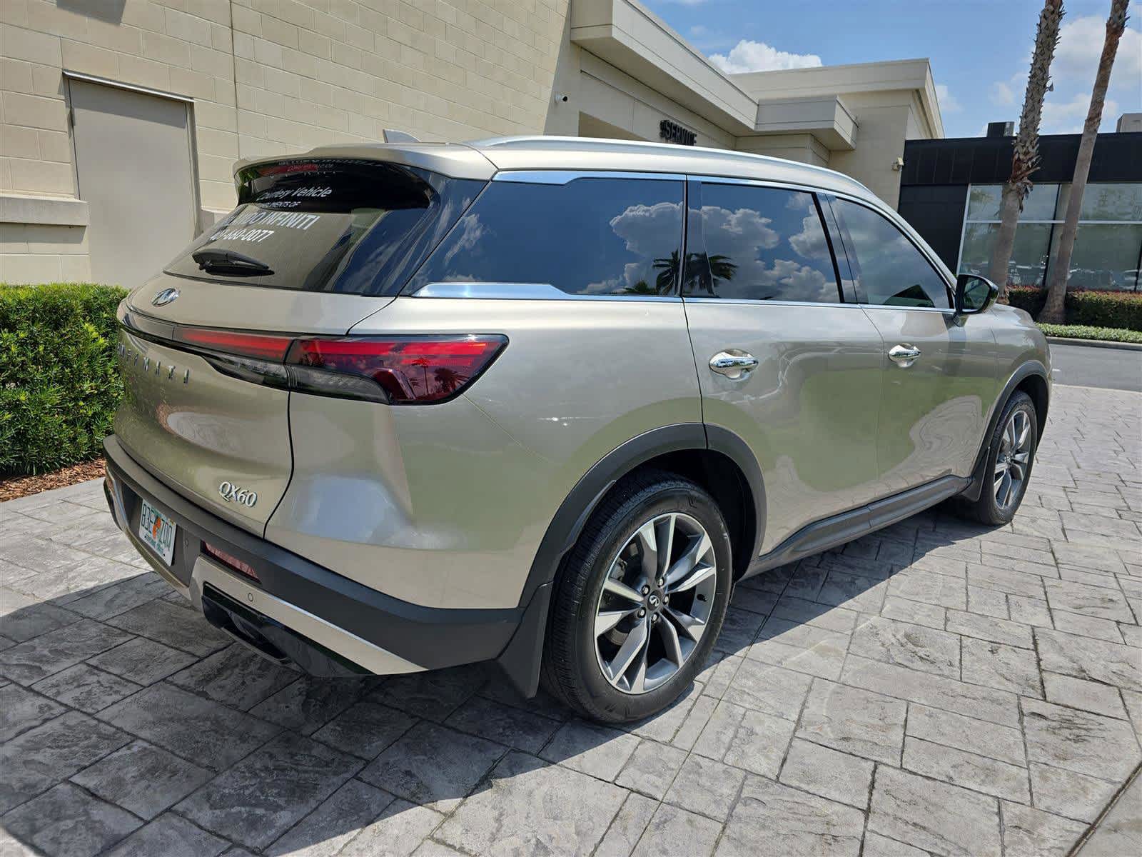 2025 INFINITI QX60 LUXE
