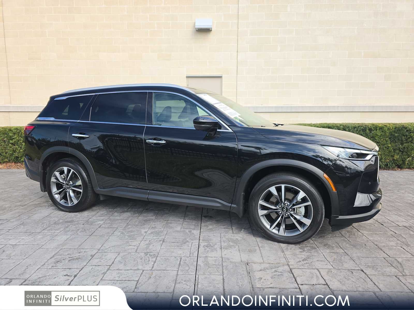 2025 INFINITI QX60 LUXE