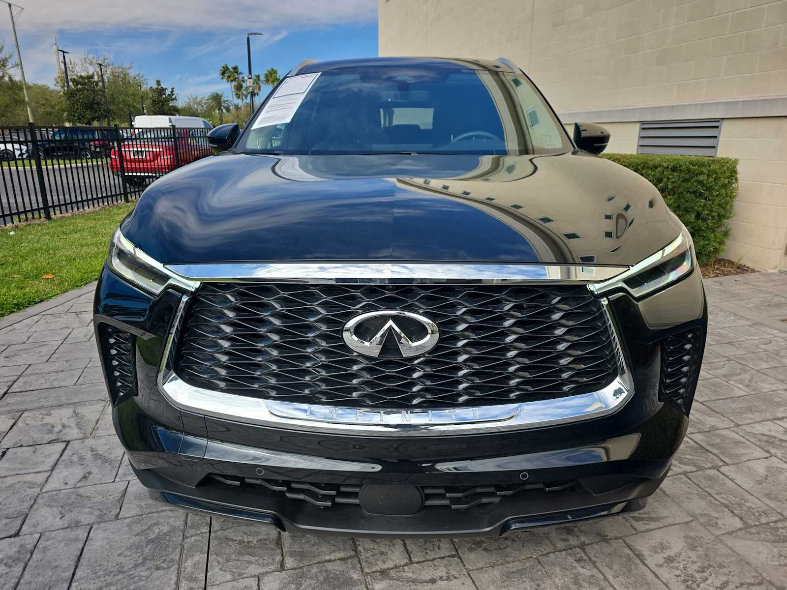 2025 INFINITI QX60 LUXE
