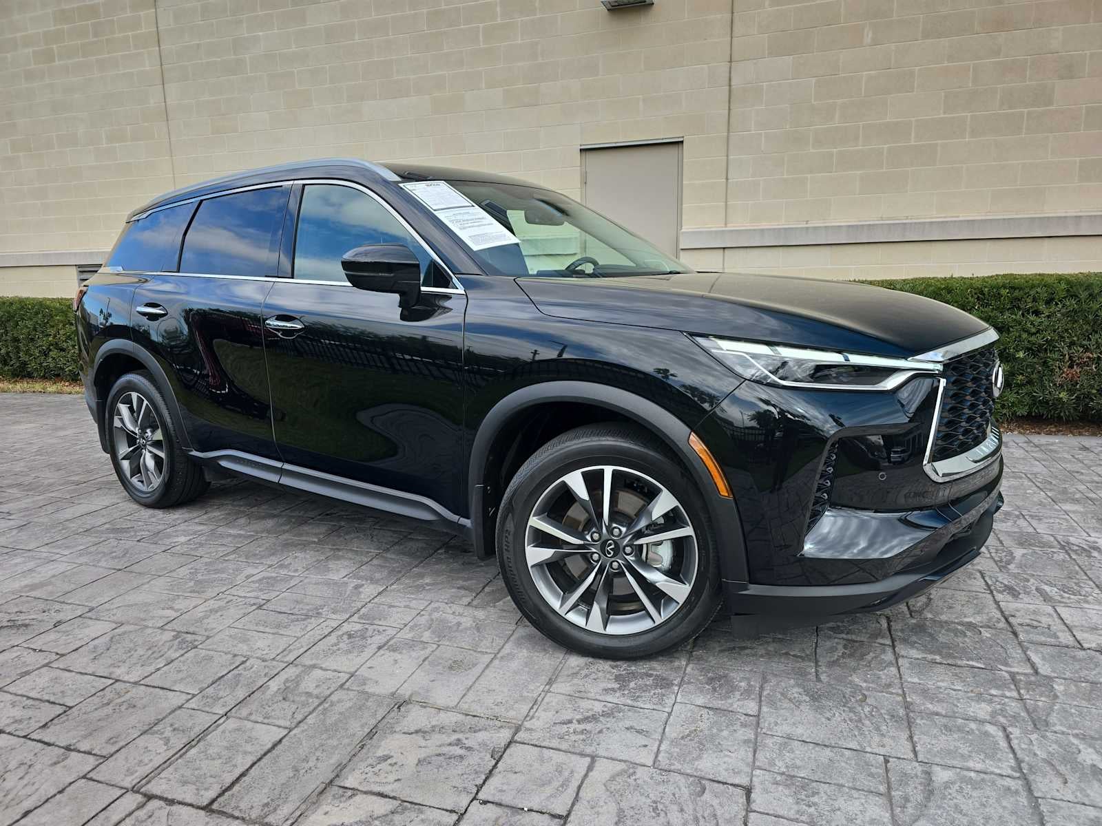 2025 INFINITI QX60 LUXE