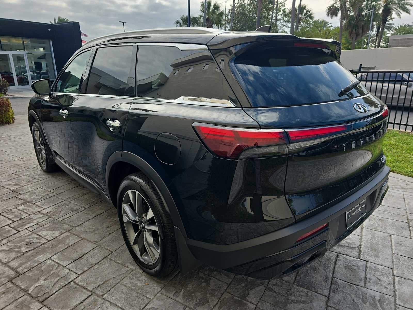 2025 INFINITI QX60 LUXE