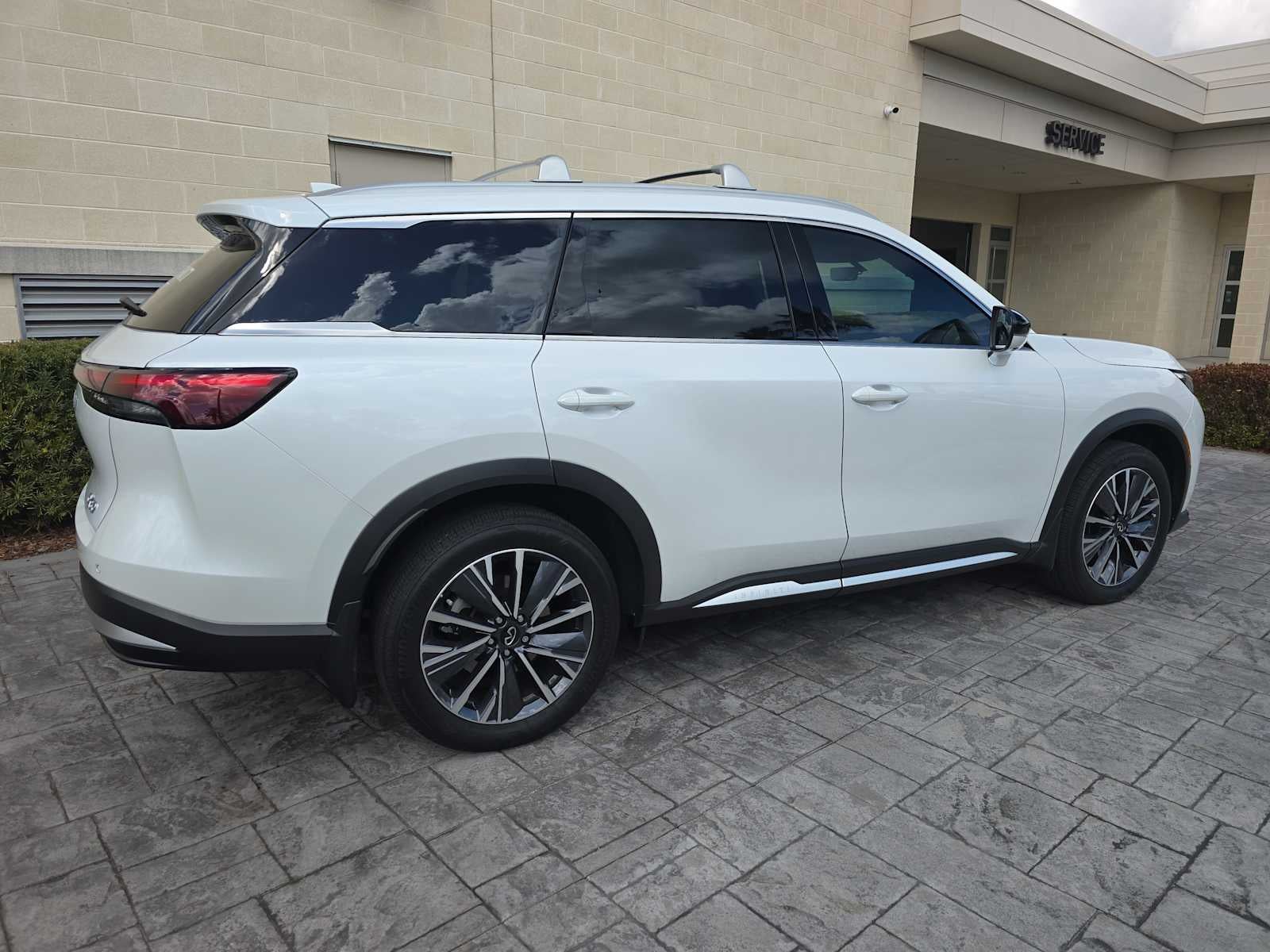 2026 INFINITI QX60 LUXE