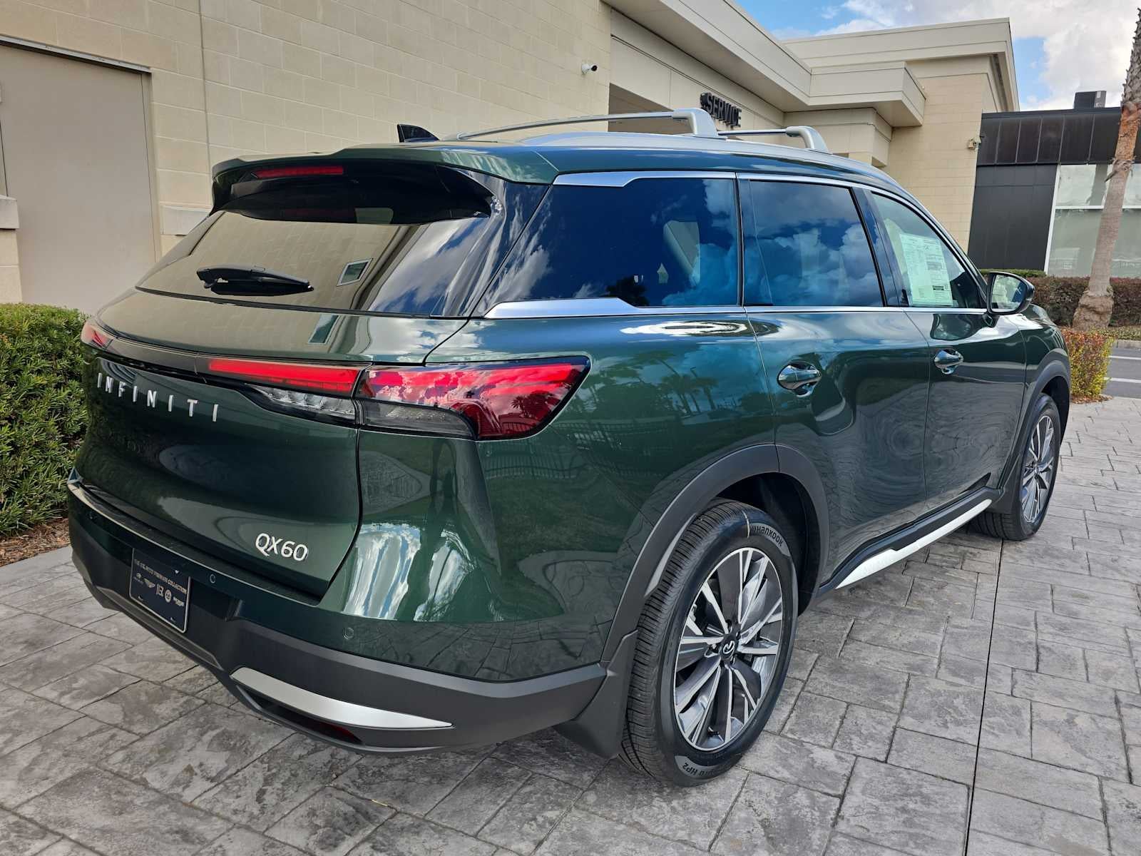 2026 INFINITI QX60 LUXE