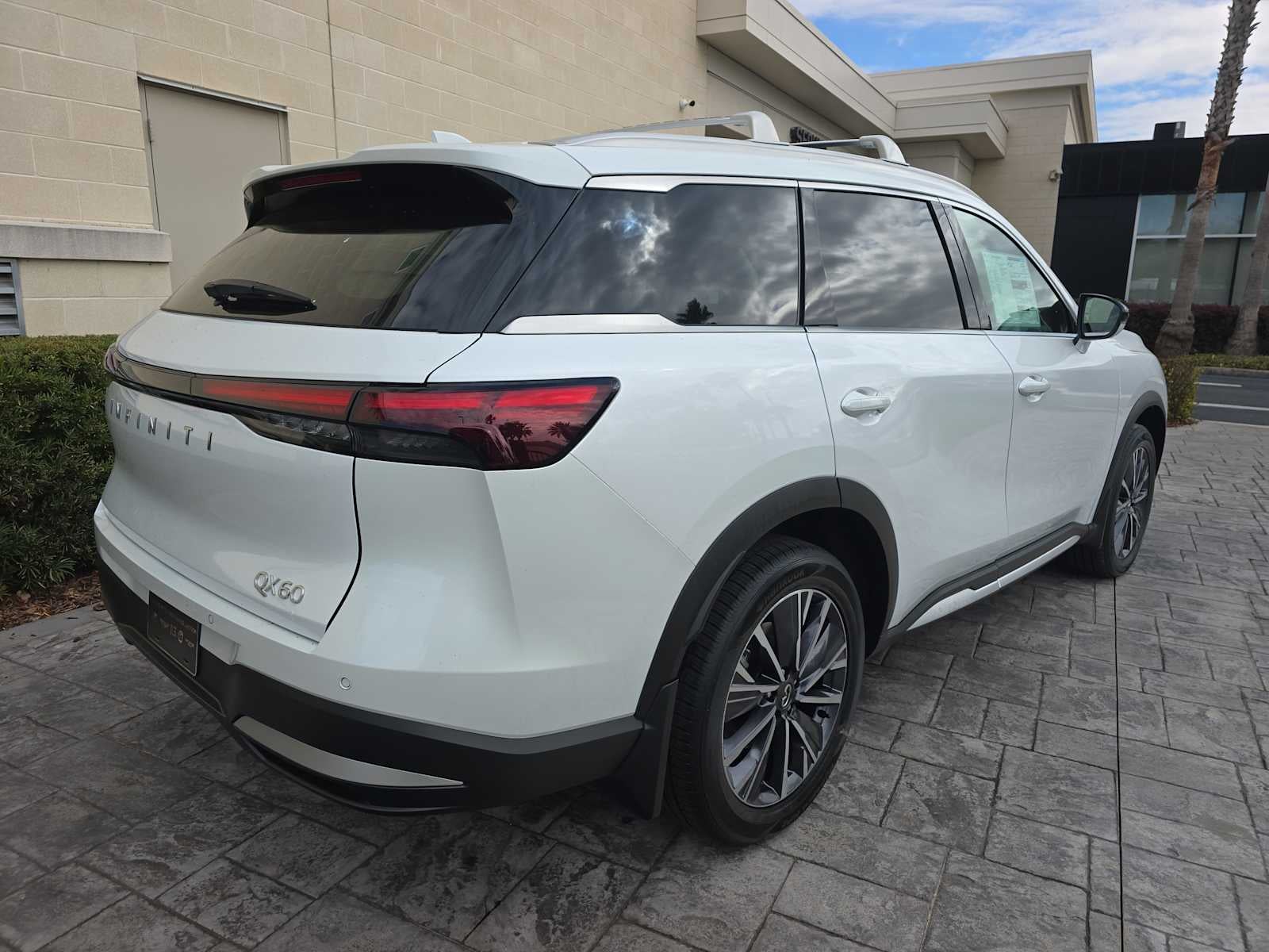2026 INFINITI QX60 LUXE