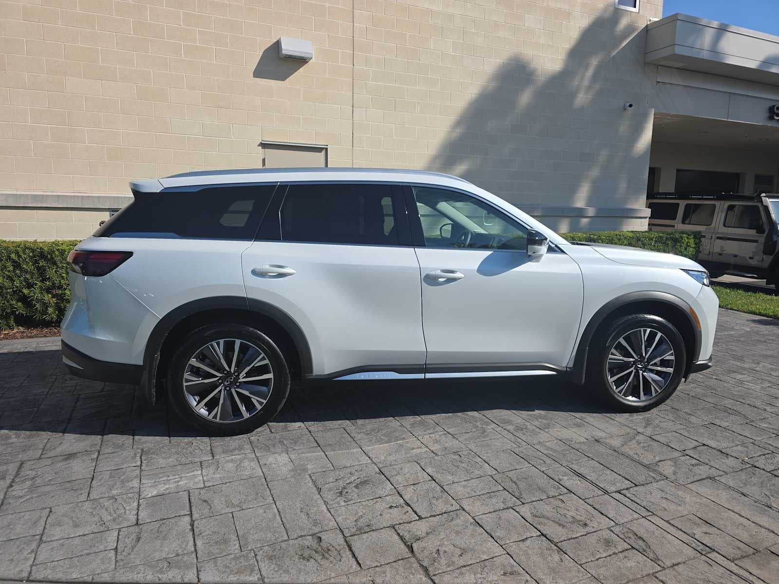 2026 INFINITI QX60 LUXE