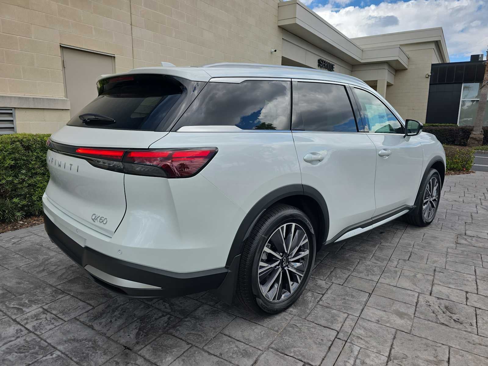 2026 INFINITI QX60 LUXE