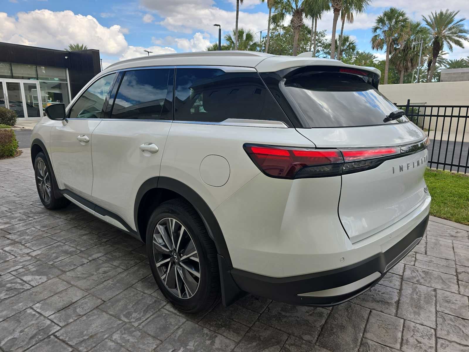 2026 INFINITI QX60 LUXE