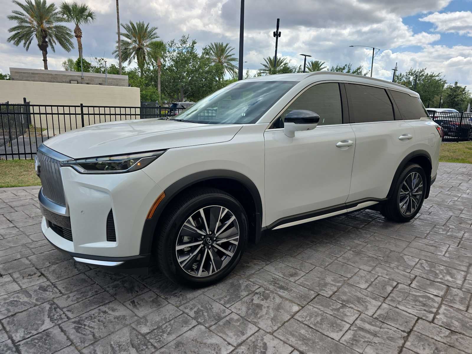 2026 INFINITI QX60 LUXE