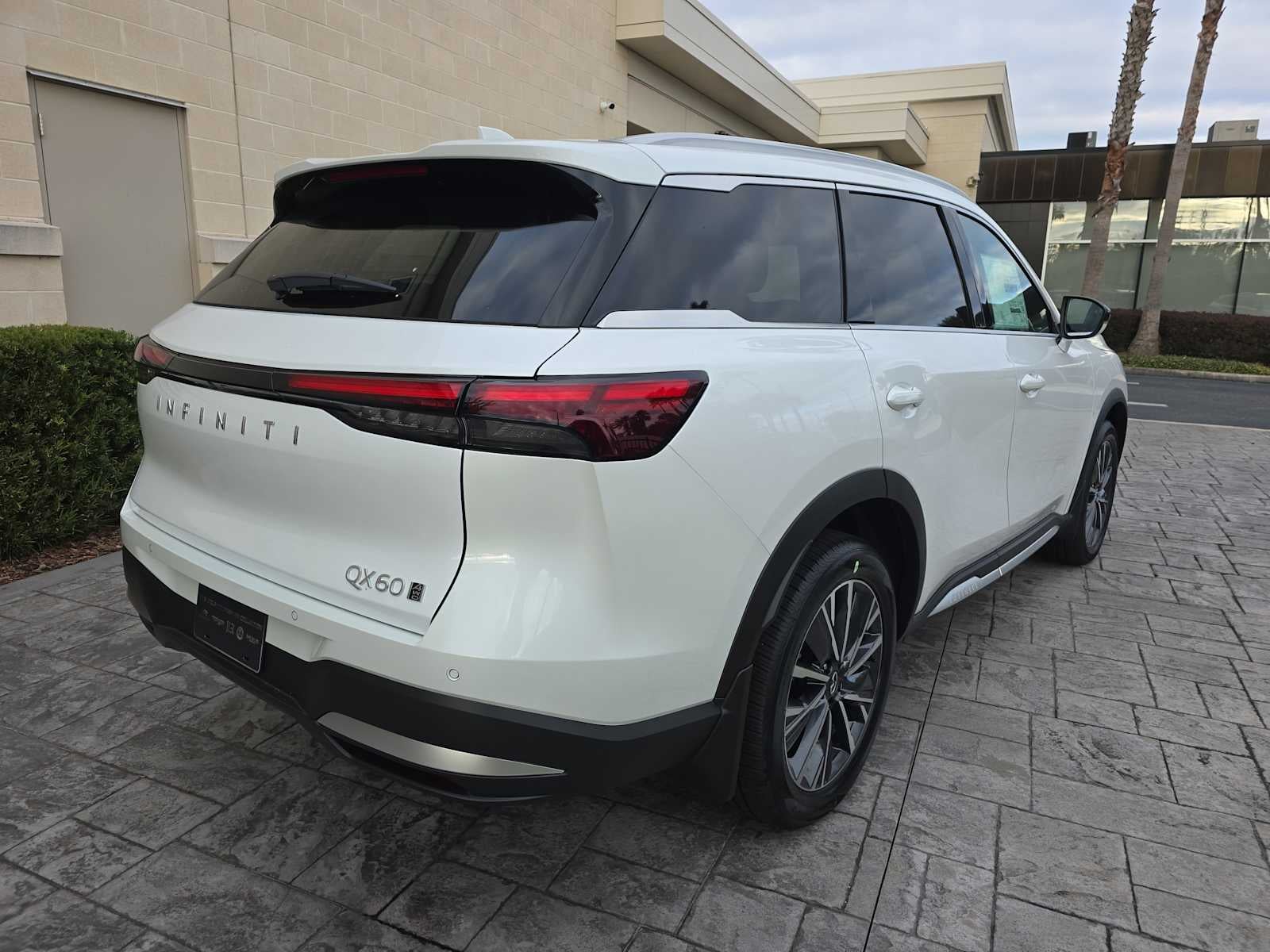 2026 INFINITI QX60 LUXE