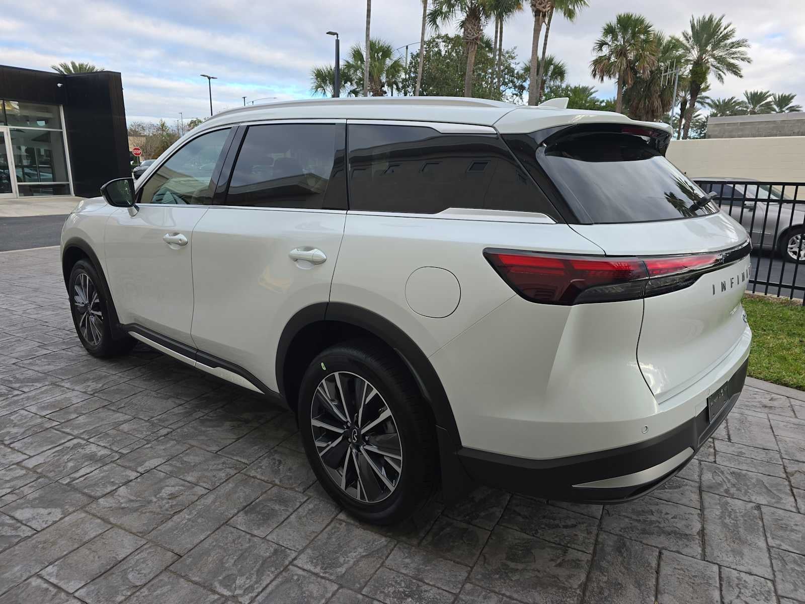 2026 INFINITI QX60 LUXE