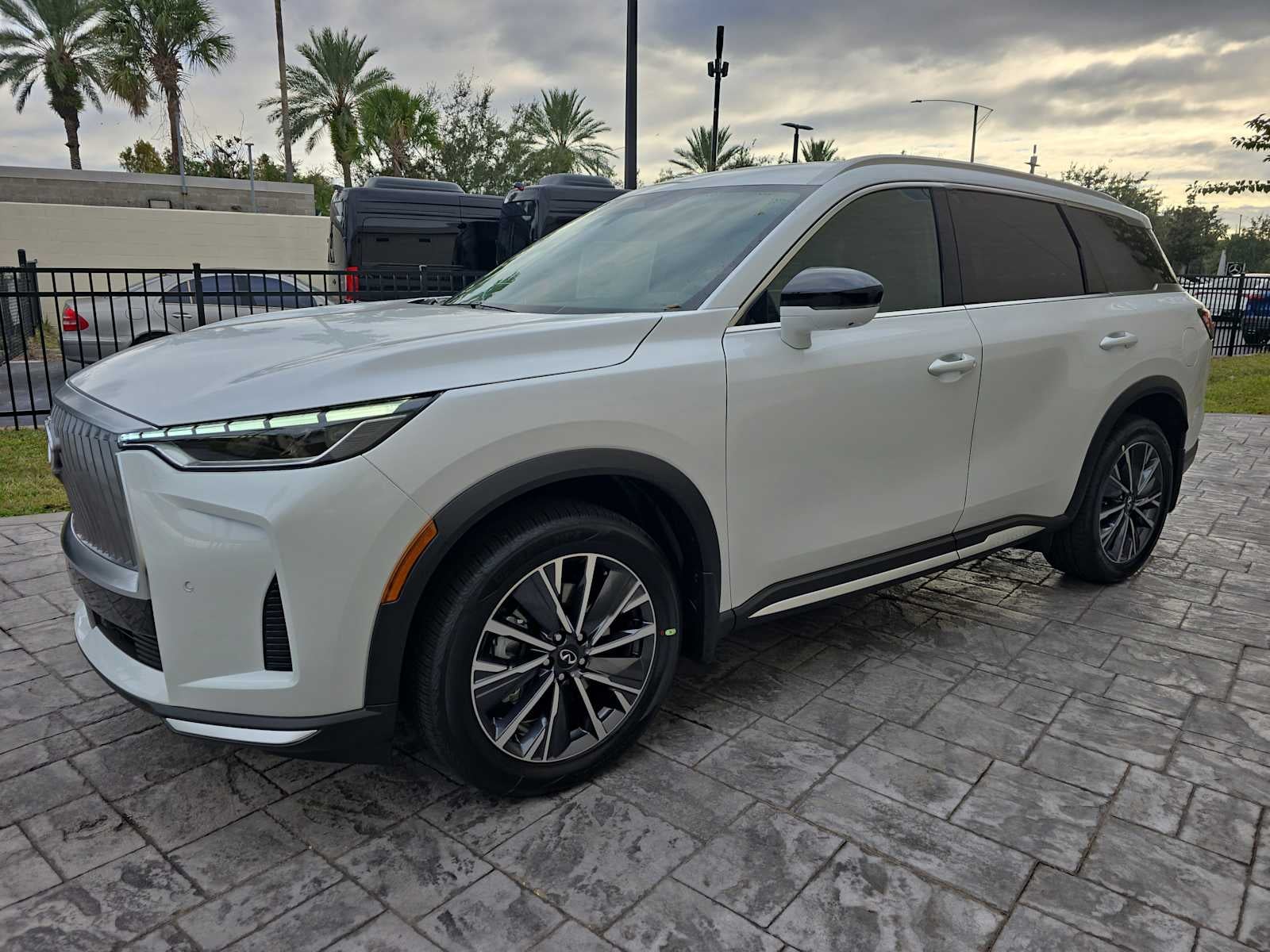 2026 INFINITI QX60 LUXE