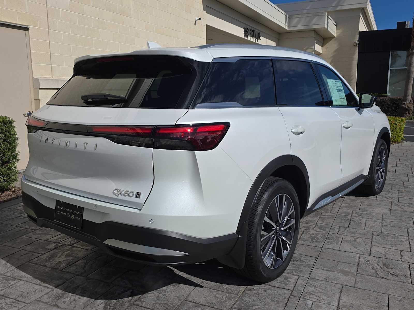 2026 INFINITI QX60 LUXE