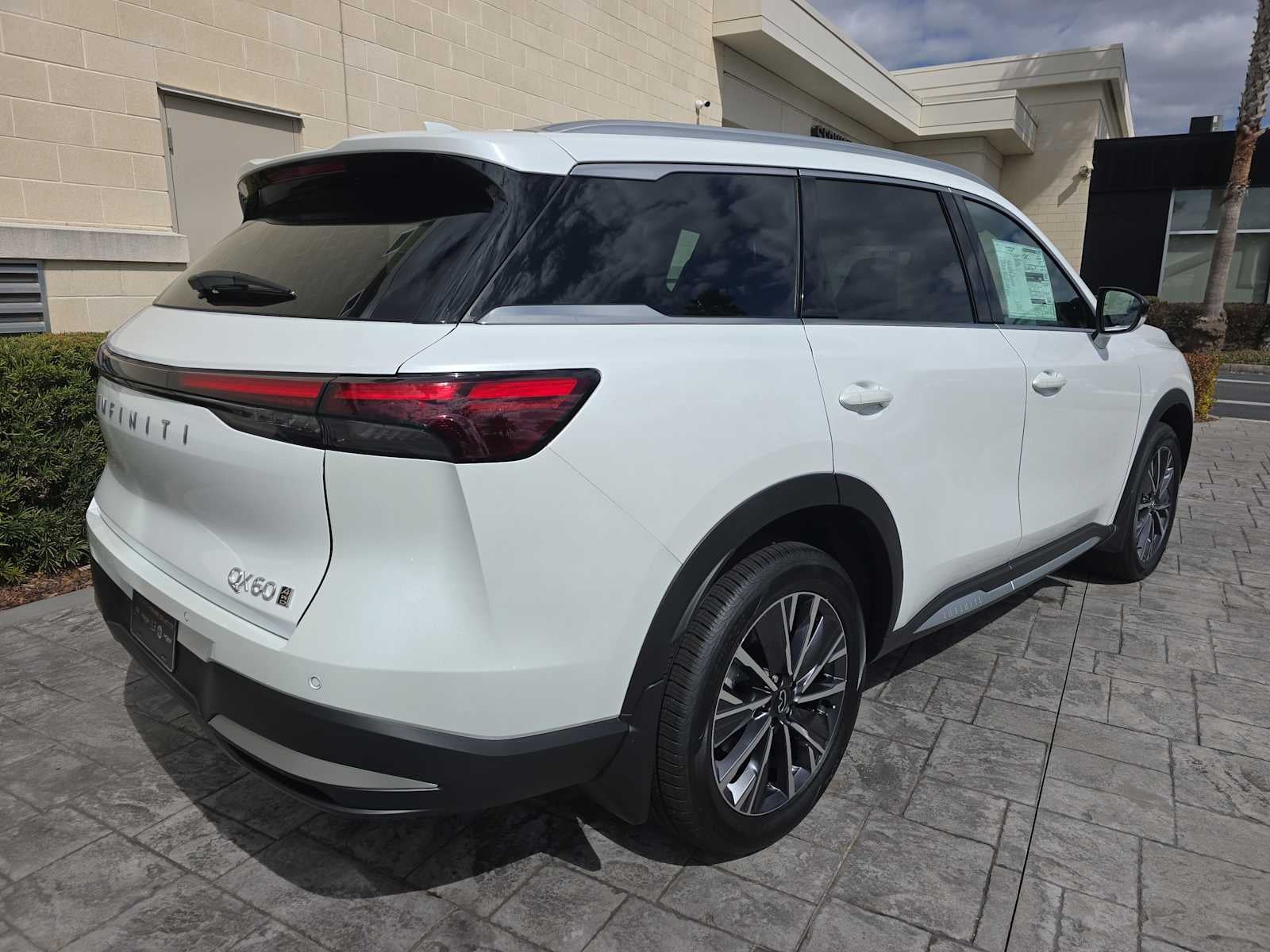 2026 INFINITI QX60 LUXE
