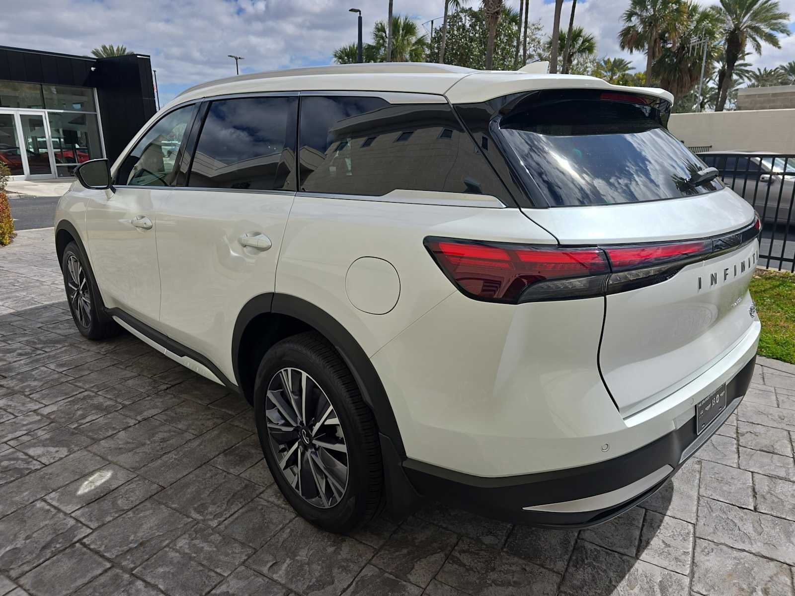 2026 INFINITI QX60 LUXE