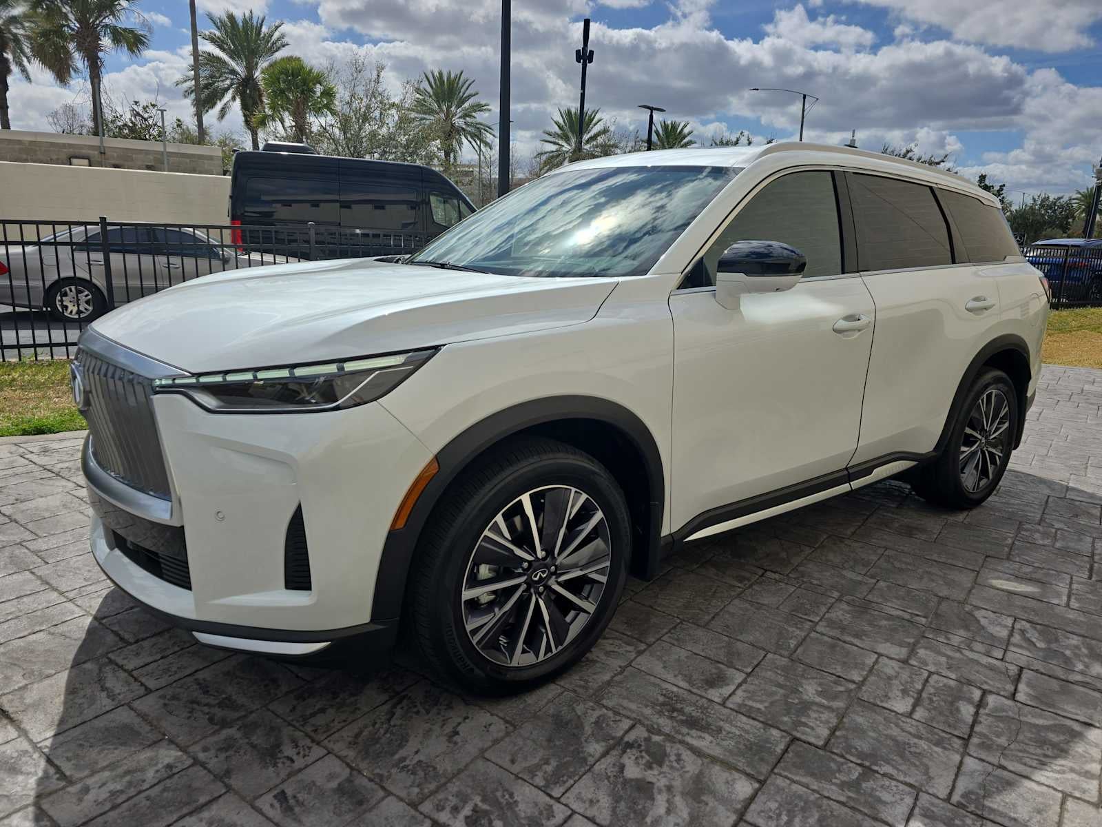 2026 INFINITI QX60 LUXE