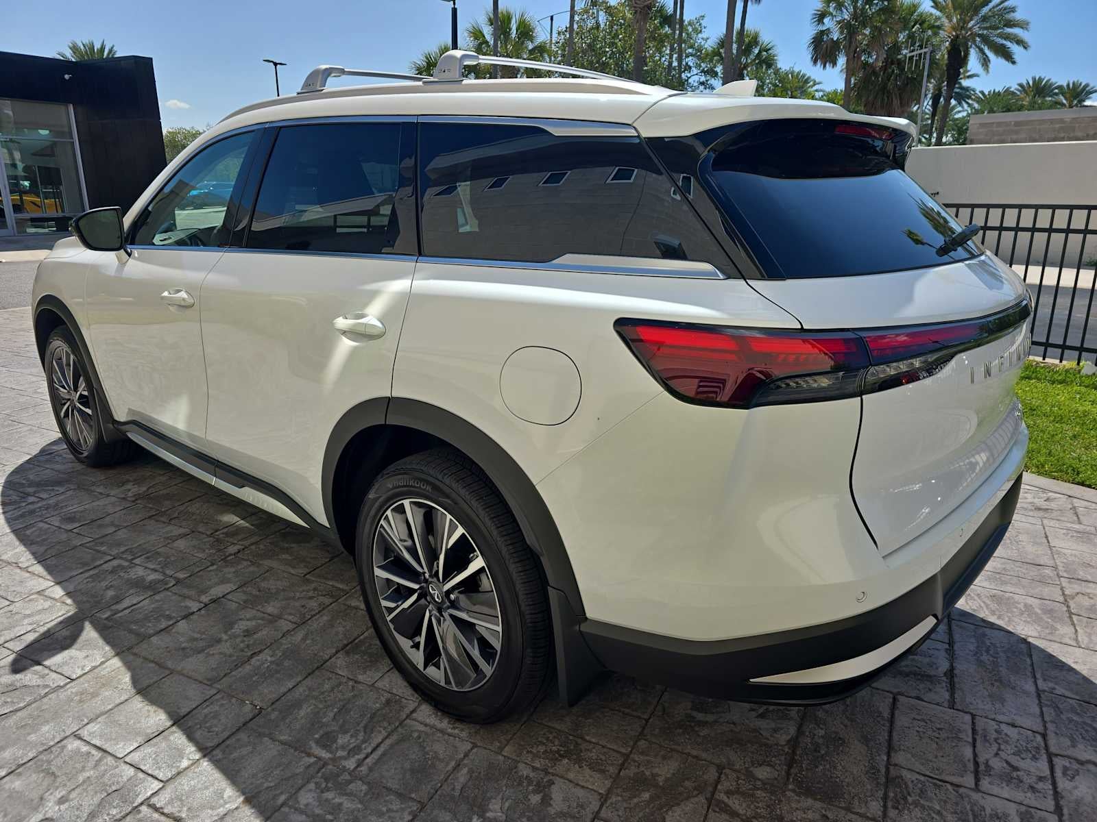 2026 INFINITI QX60 LUXE
