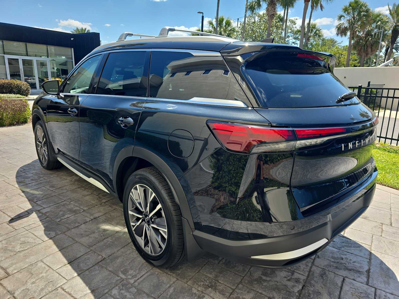 2026 INFINITI QX60 LUXE