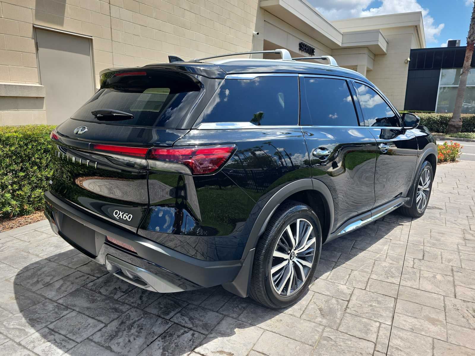 2025 INFINITI QX60 SENSORY