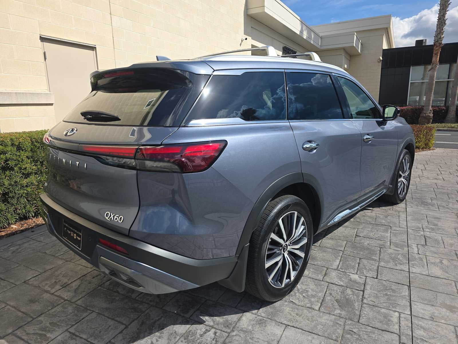 2025 INFINITI QX60 SENSORY