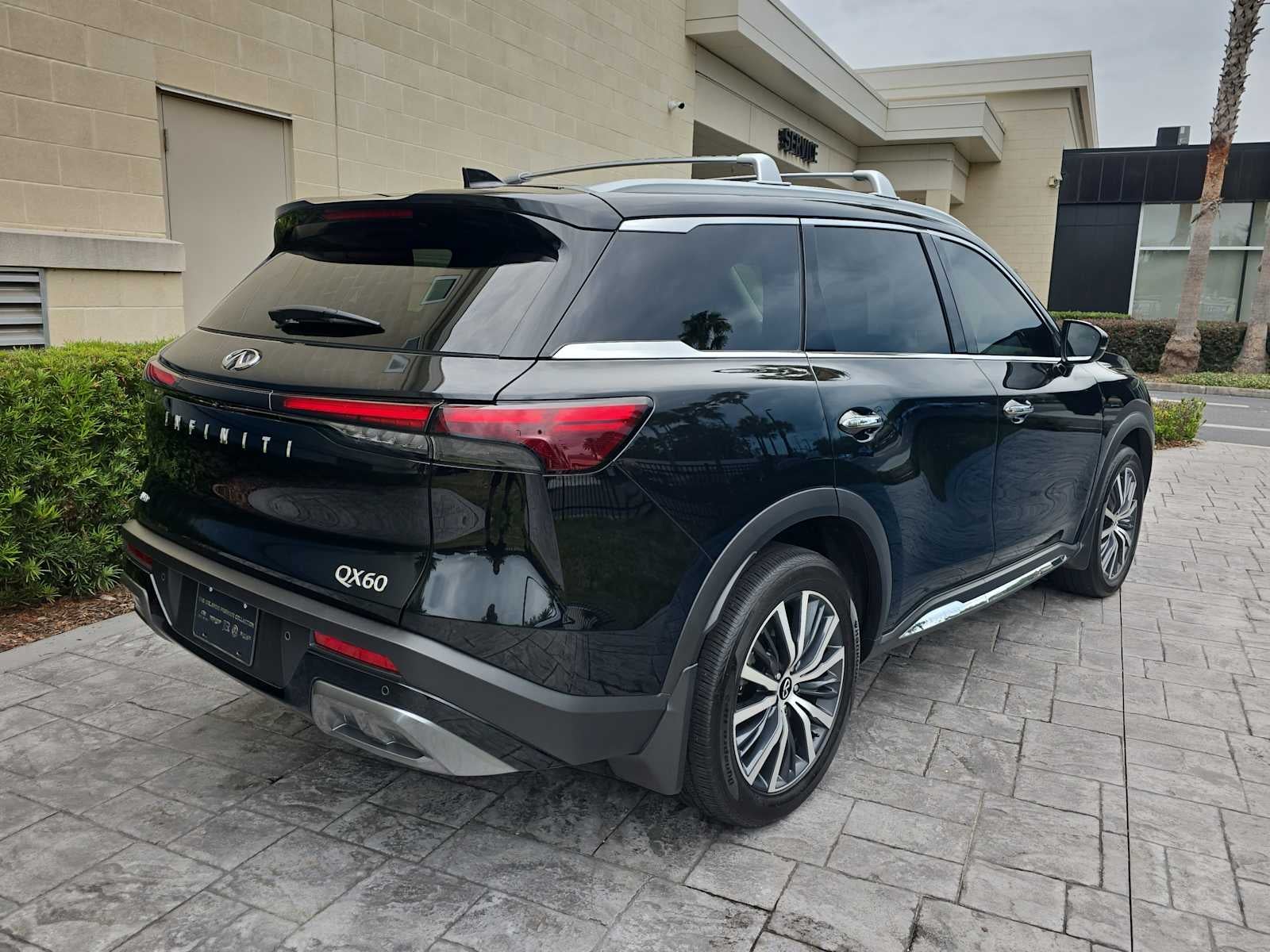 2025 INFINITI QX60 SENSORY